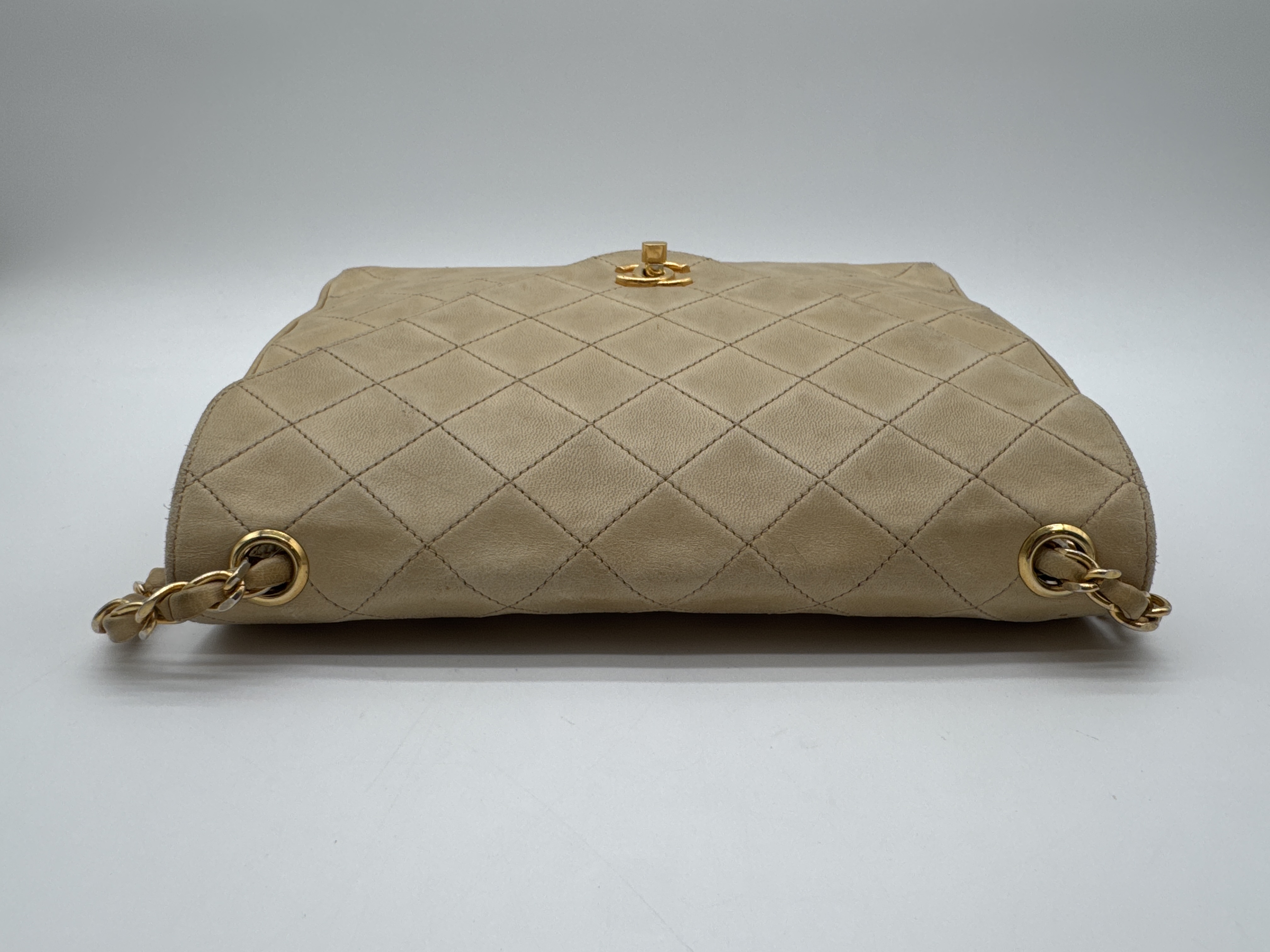 Matelassé Turnlock Beige Shoulder Bag — view 5