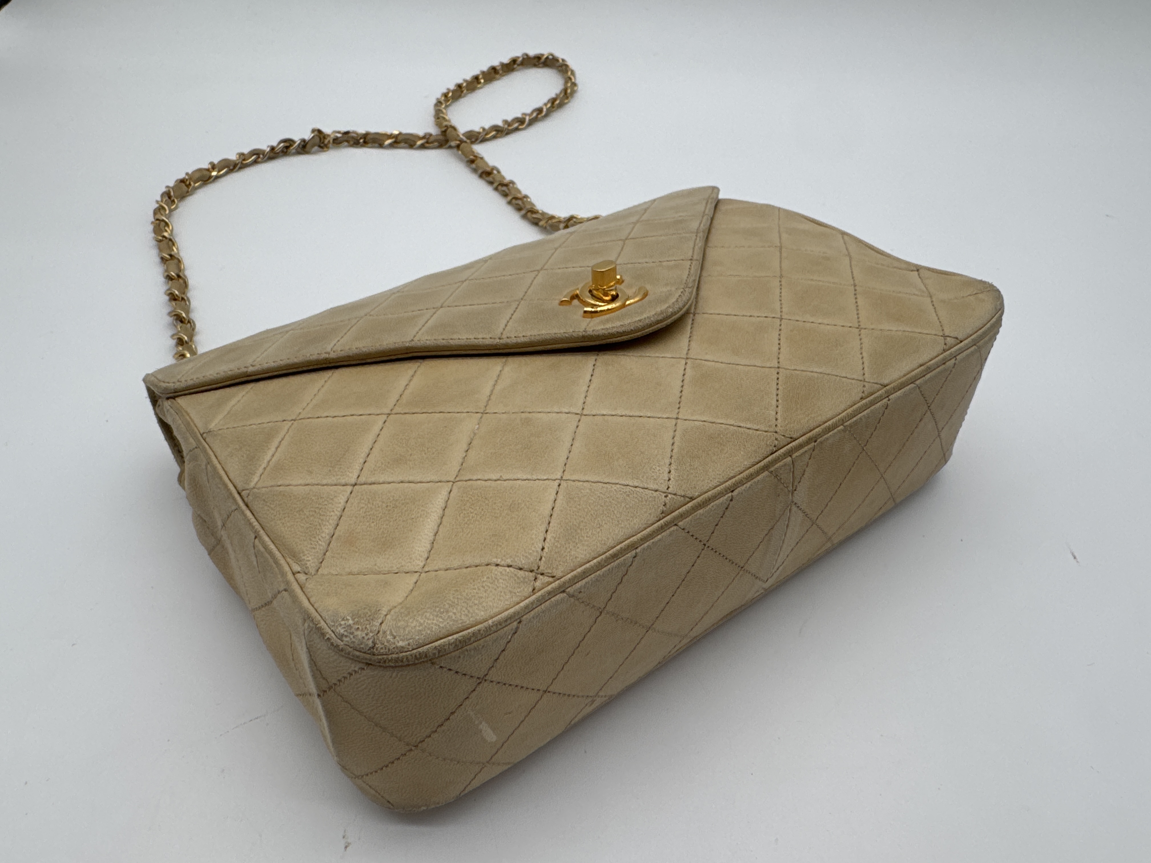 Matelassé Turnlock Beige Shoulder Bag — view 6