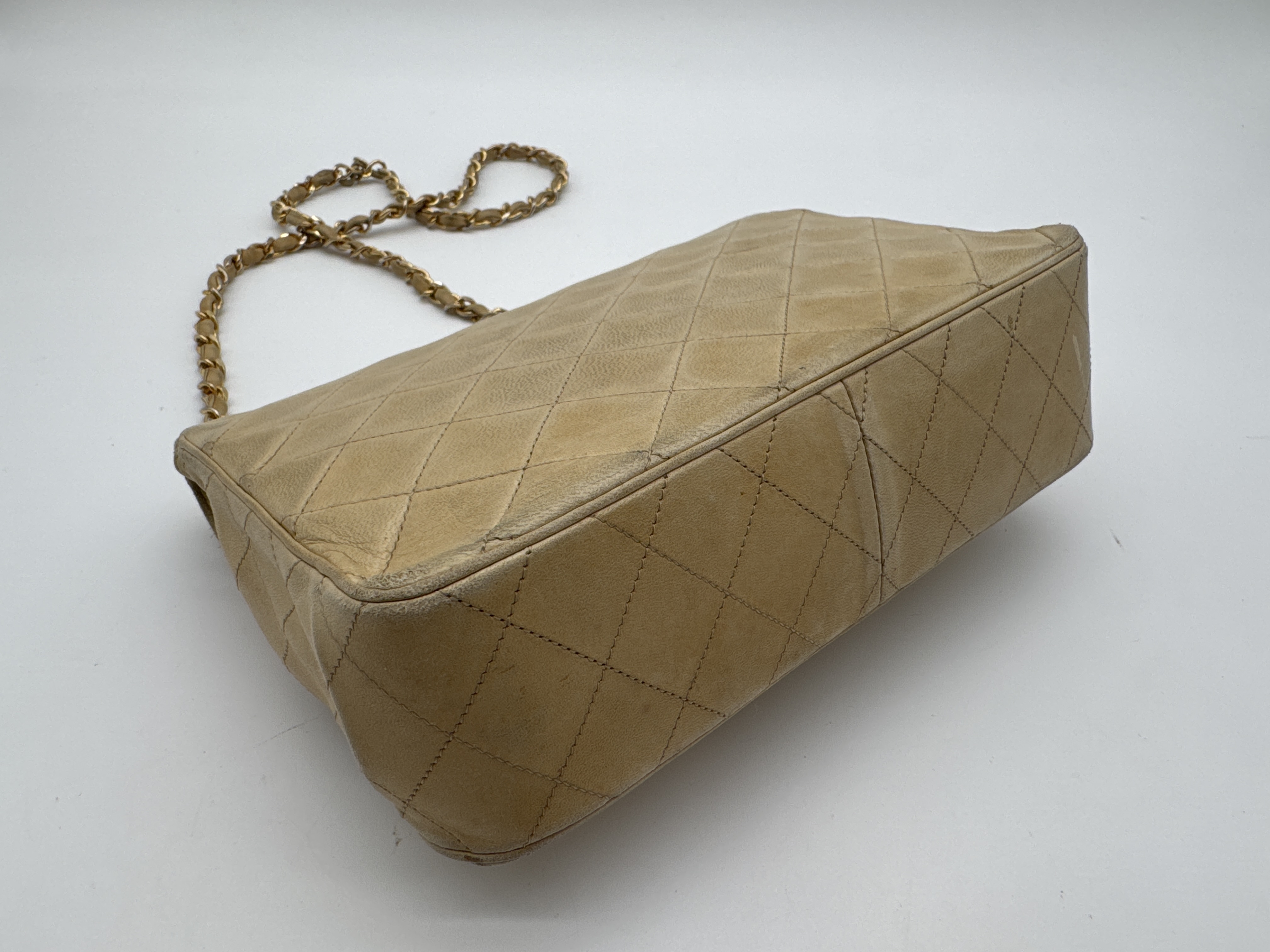 Matelassé Turnlock Beige Shoulder Bag — view 7