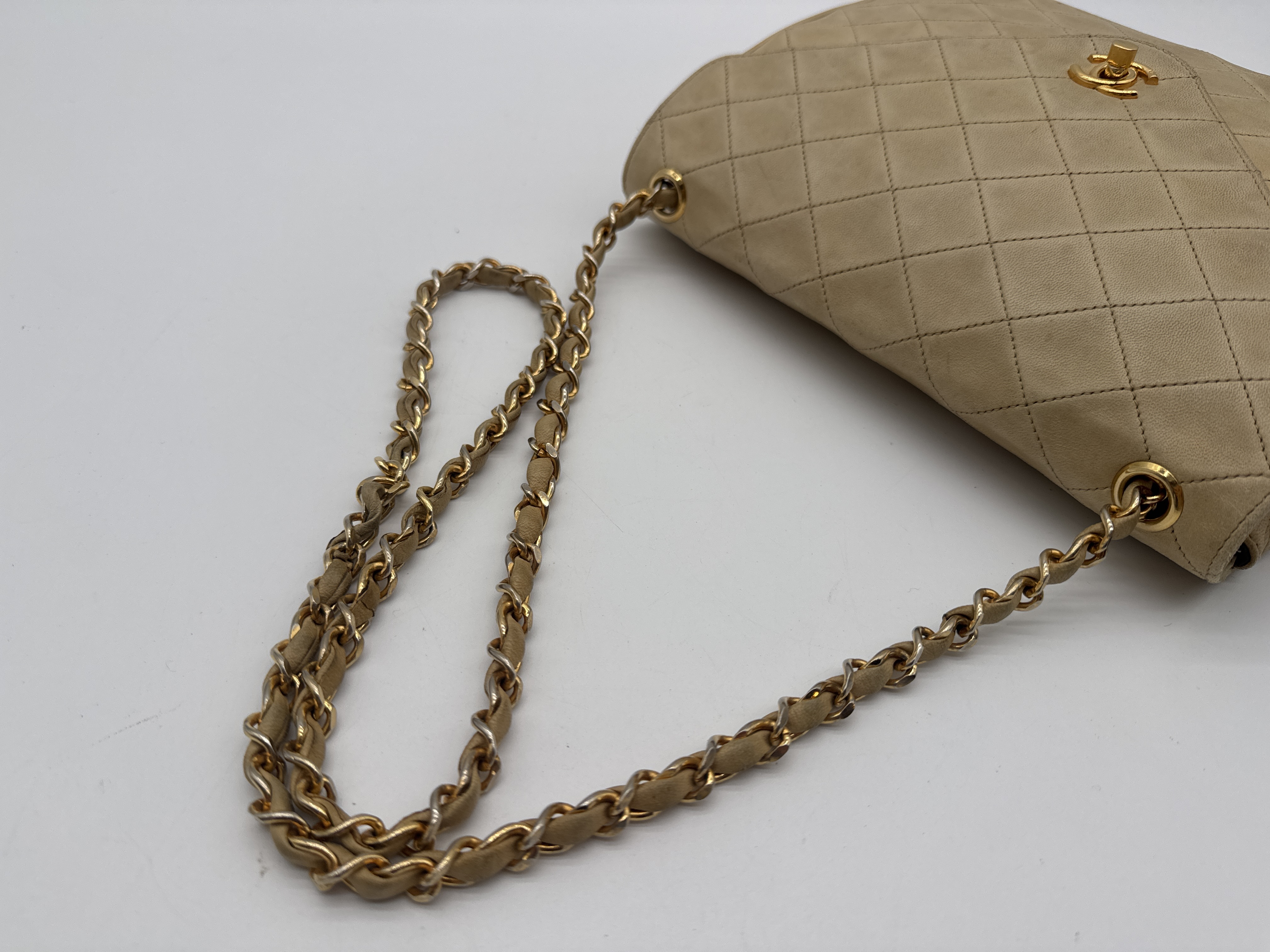 Matelassé Turnlock Beige Shoulder Bag — view 8