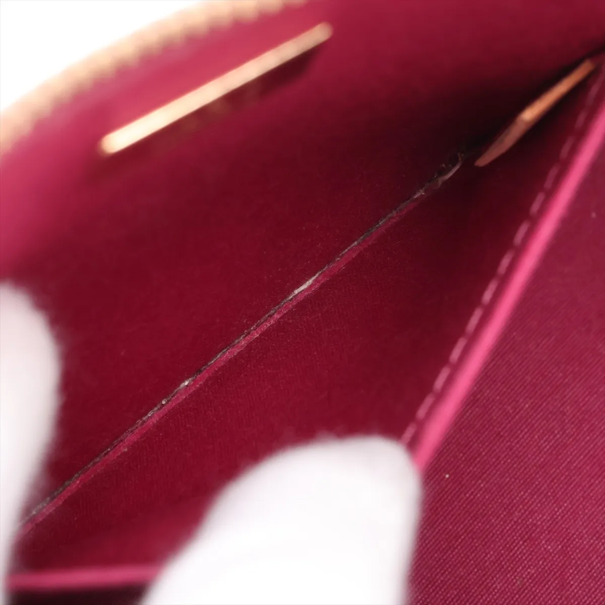 Vernis Alma BB M90322 SN2147 Burgundy. RFID detected. Clochette strap coating peeling. — view 9