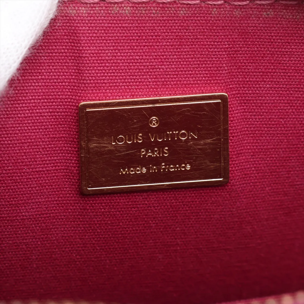 Vernis Alma BB M90322 SN2147 Burgundy. RFID detected. Clochette strap coating peeling. — view 10