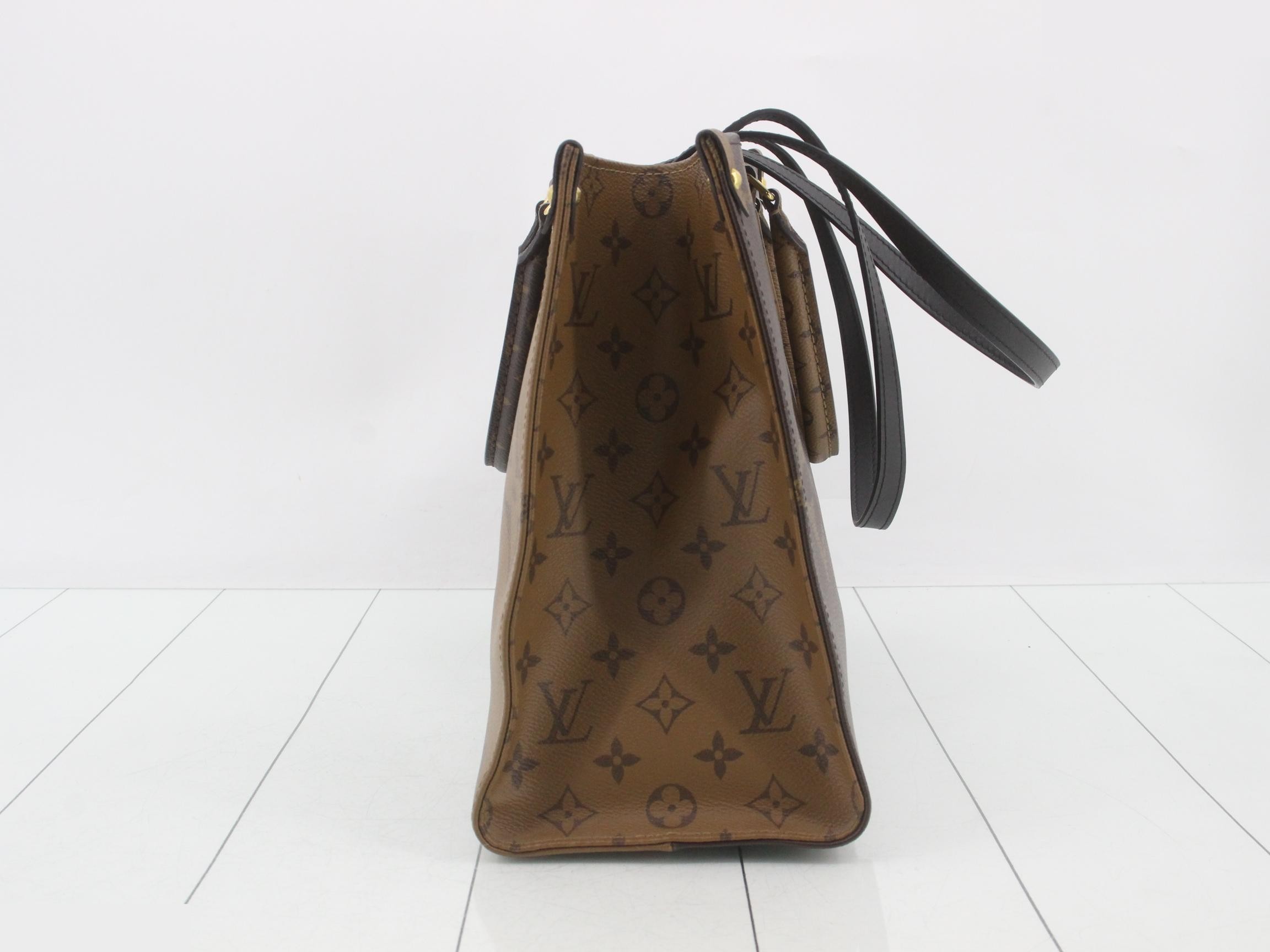 Monogram Giant Reverse OnTheGo MM 2-Way Tote Bag — view 4
