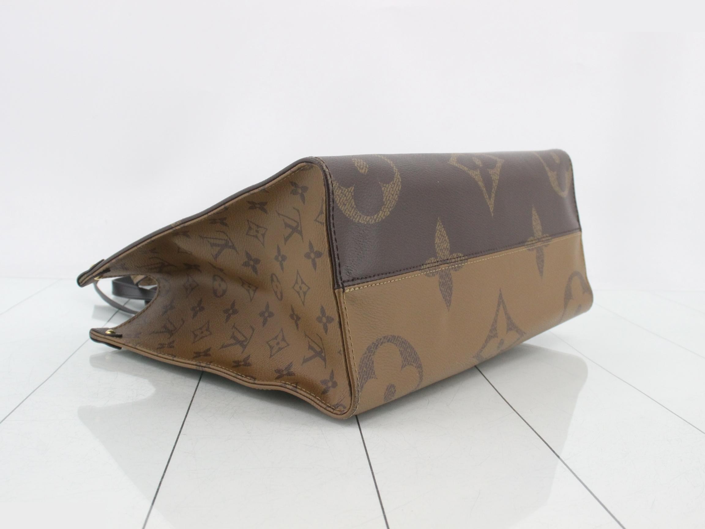 Monogram Giant Reverse OnTheGo MM 2-Way Tote Bag — view 5