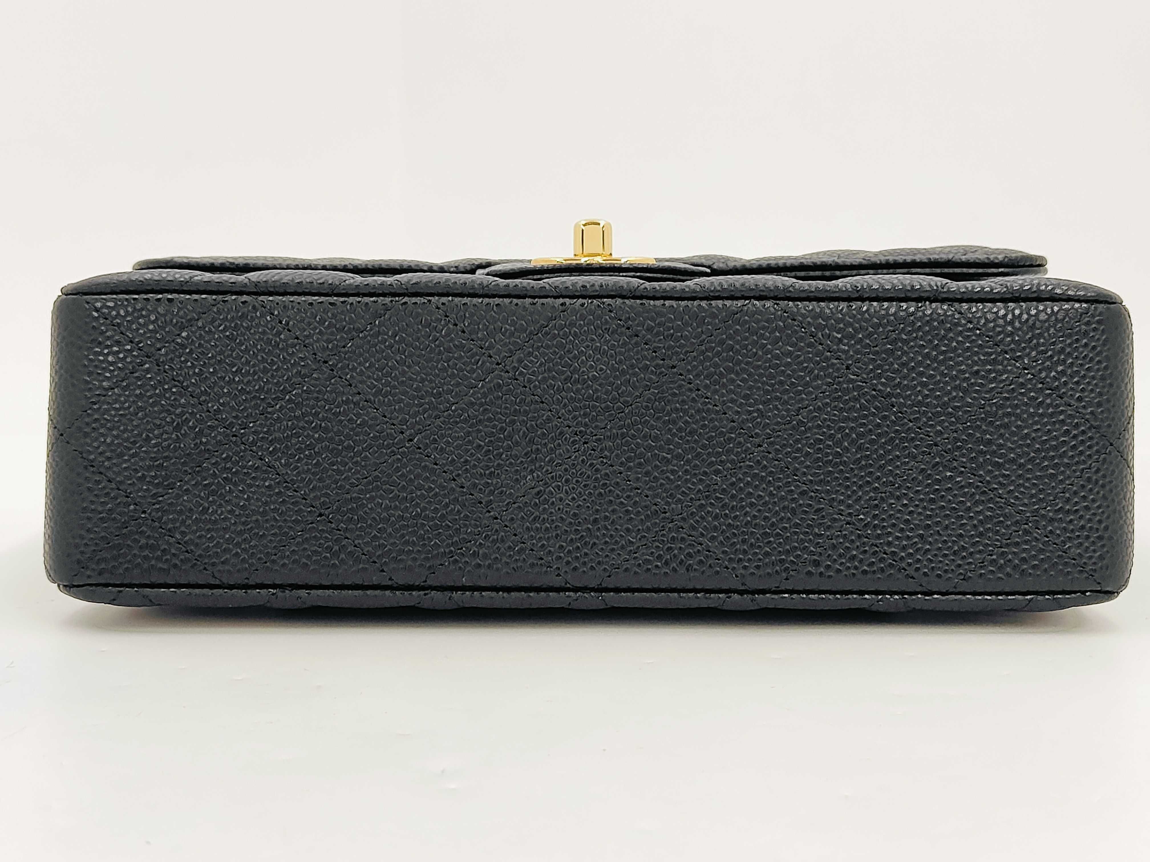 Matelassé 23 A01113 Caviar Skin Shoulder Bag — view 6