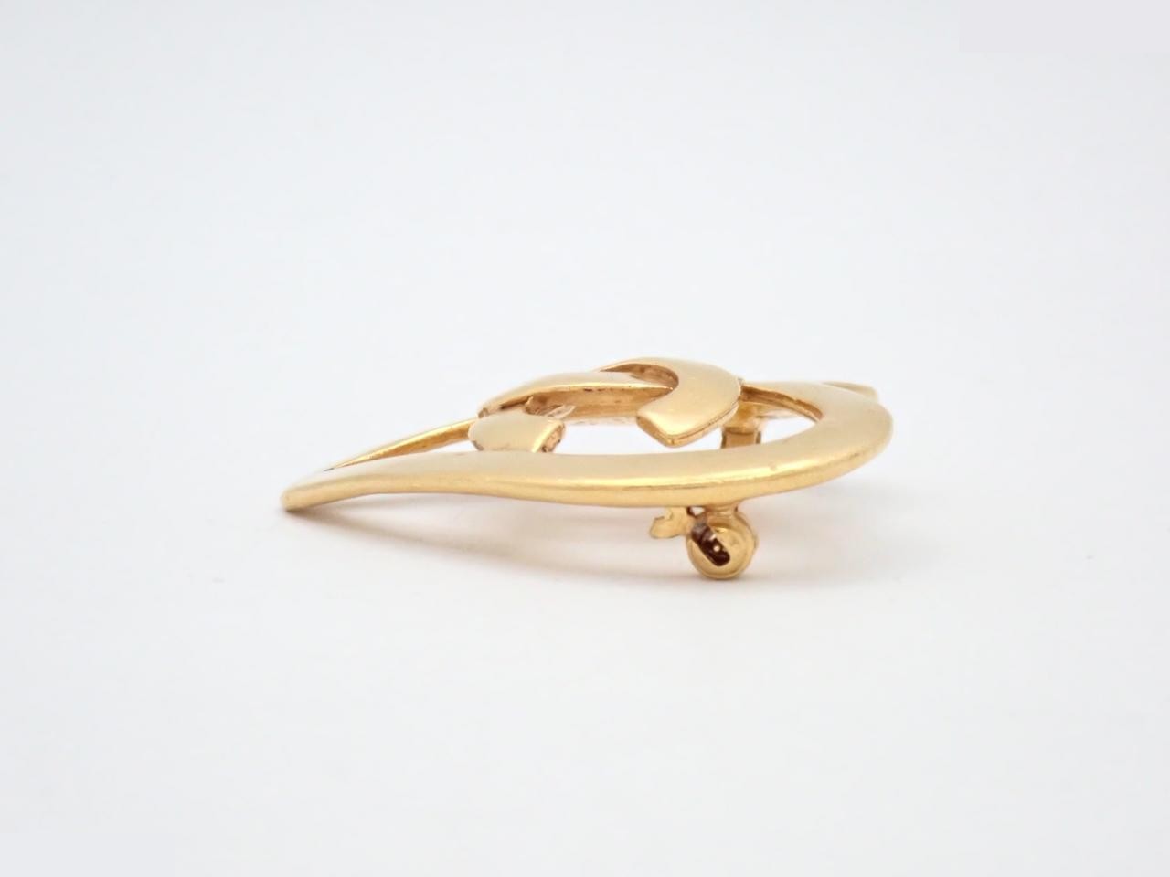 brooch — view 3