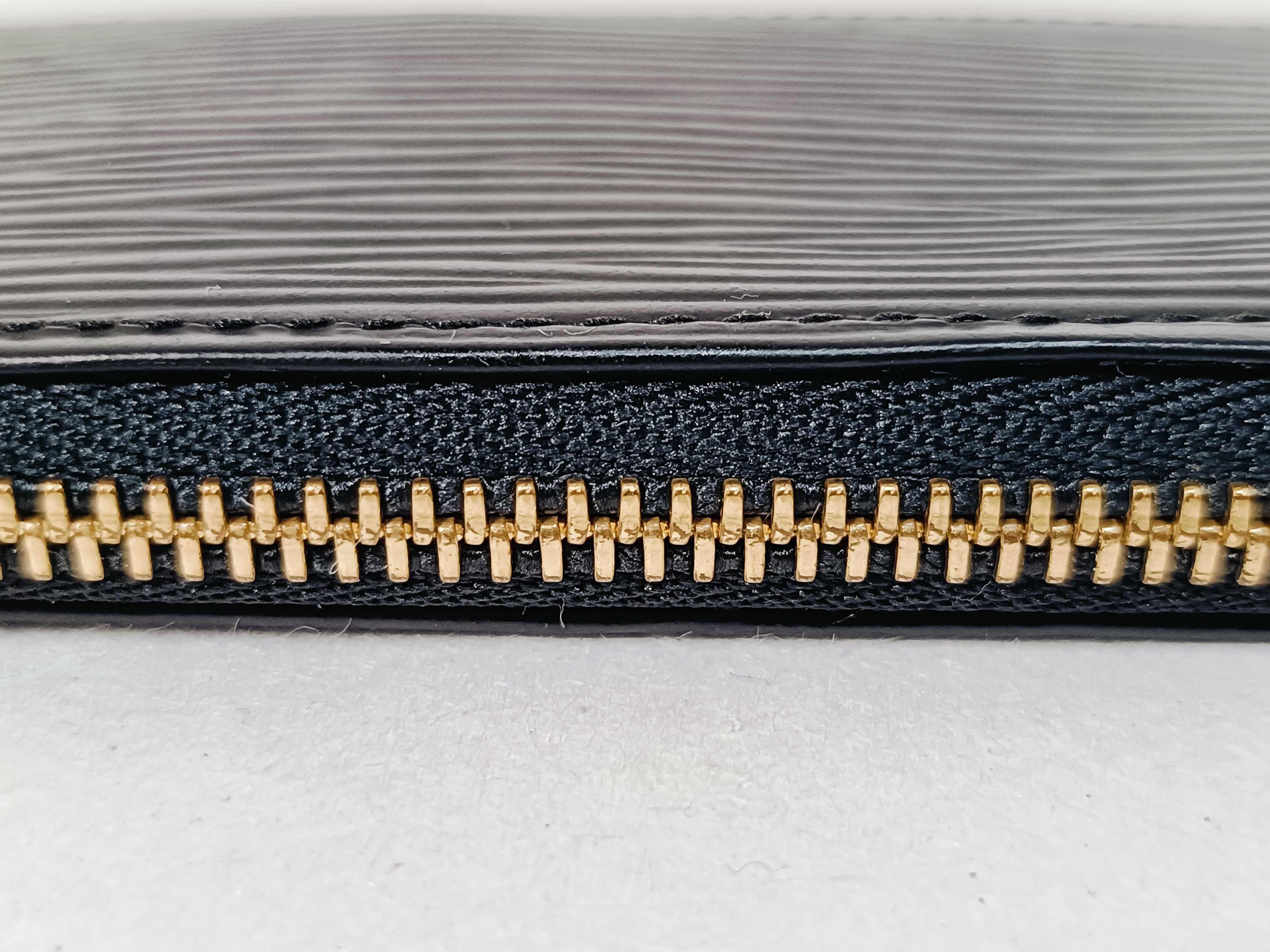 Epi Pochette Clé Epi Coin Case M63802 Coin Case — view 8