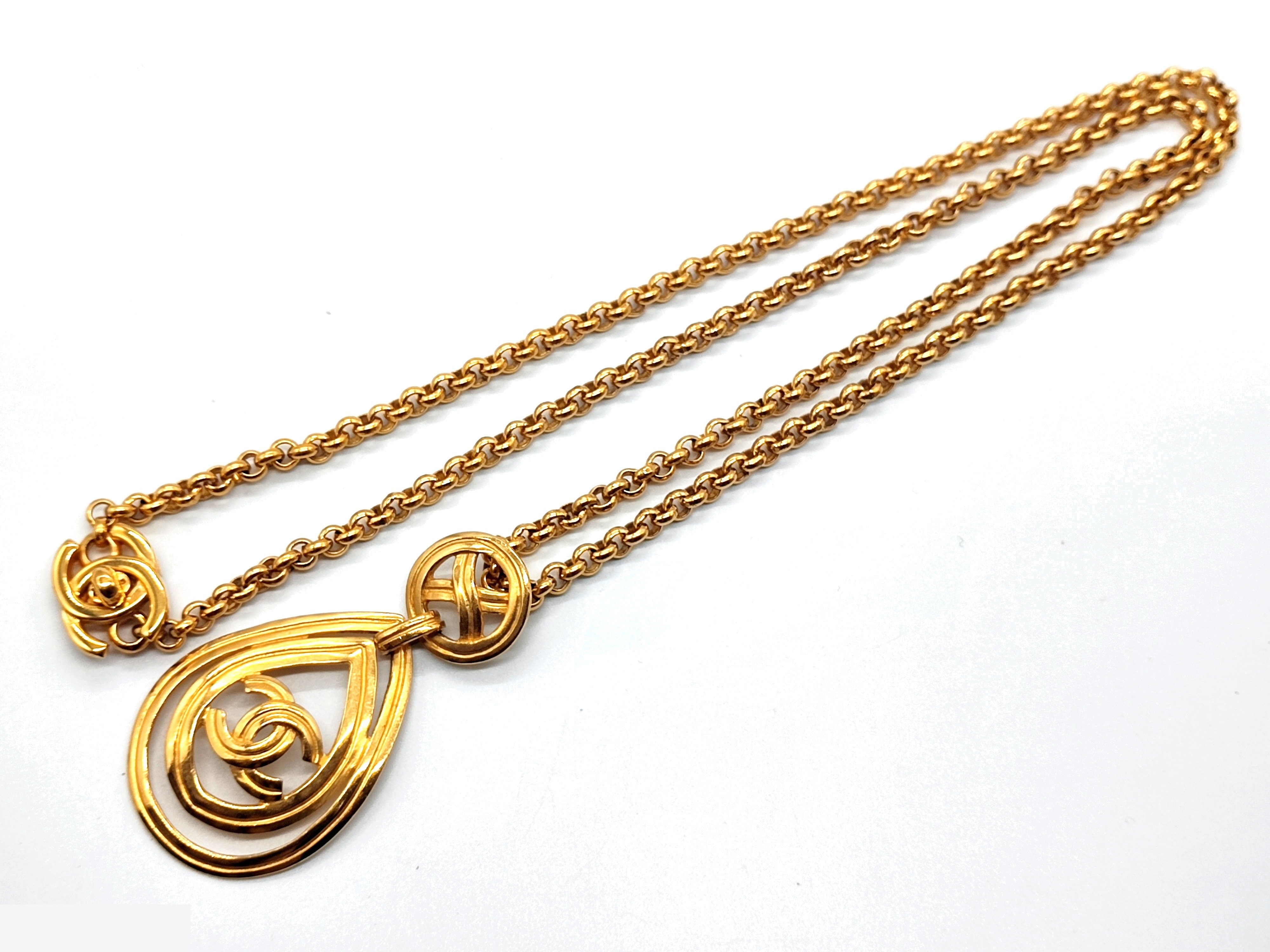 Coco Mark Turnlock Teardrop Swing Necklace 96P — view 4