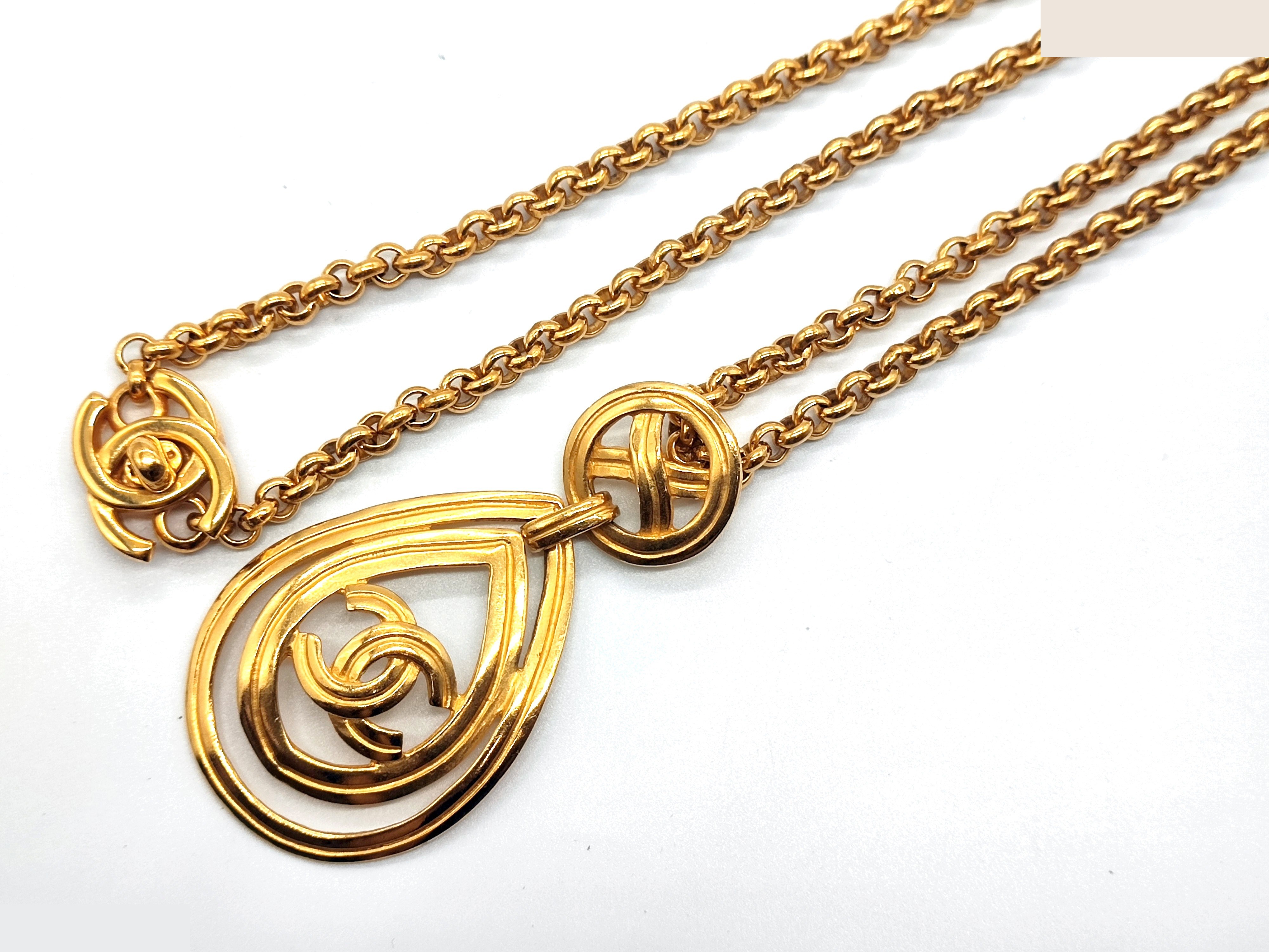 Coco Mark Turnlock Teardrop Swing Necklace 96P — view 5