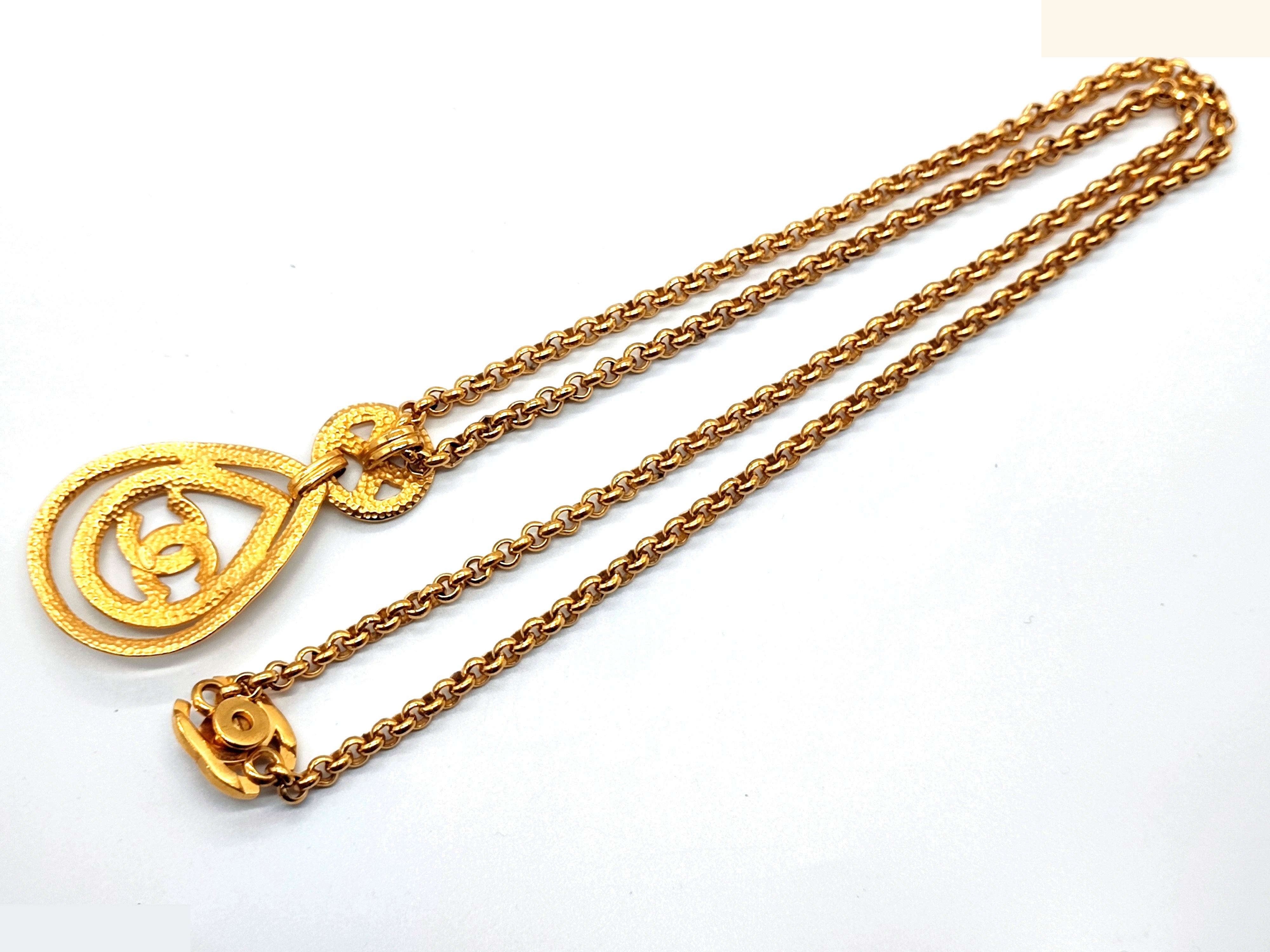 Coco Mark Turnlock Teardrop Swing Necklace 96P — view 7