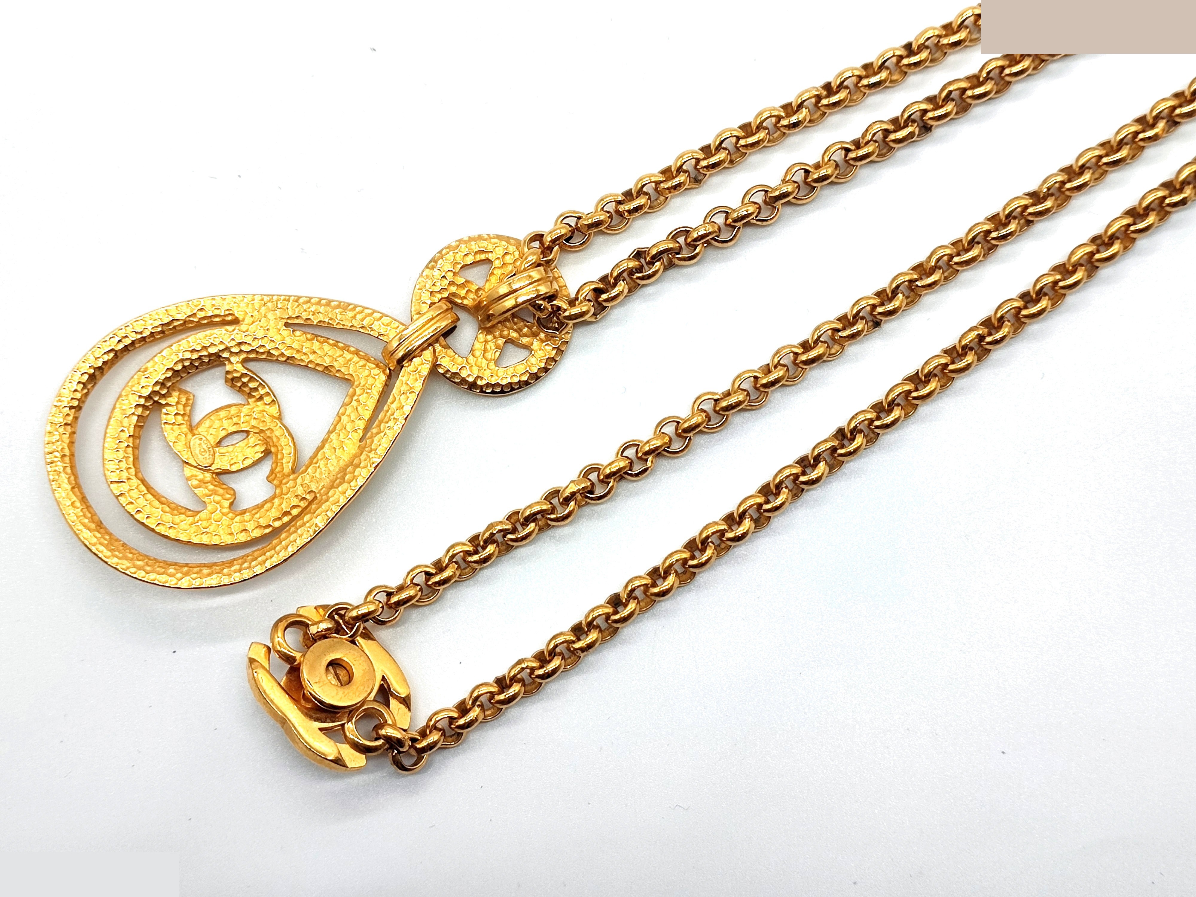 Coco Mark Turnlock Teardrop Swing Necklace 96P — view 8