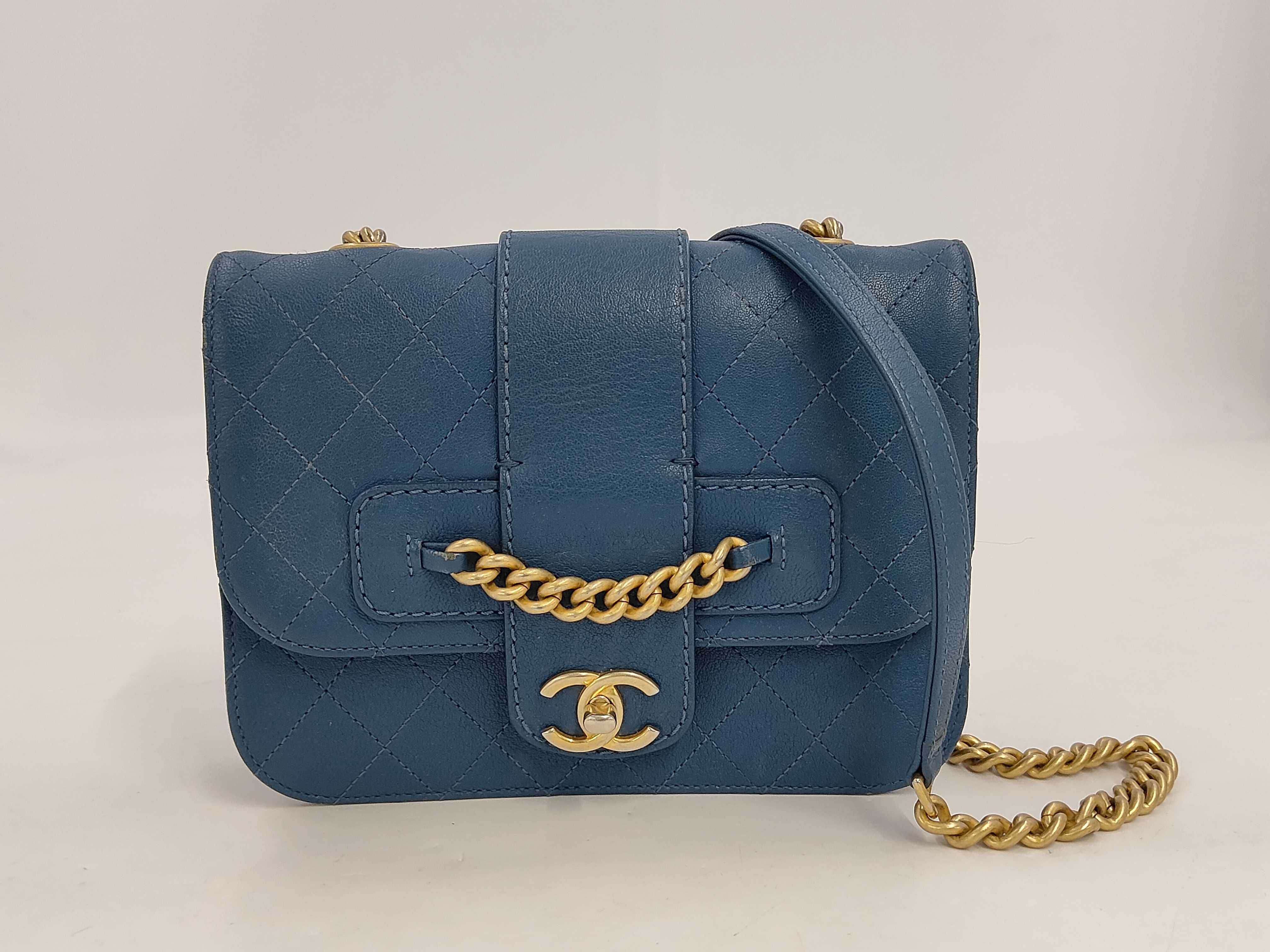 Matelassé Leather Chain Shoulder Bag (Serial Number 24) - Blue with Gold Hardware