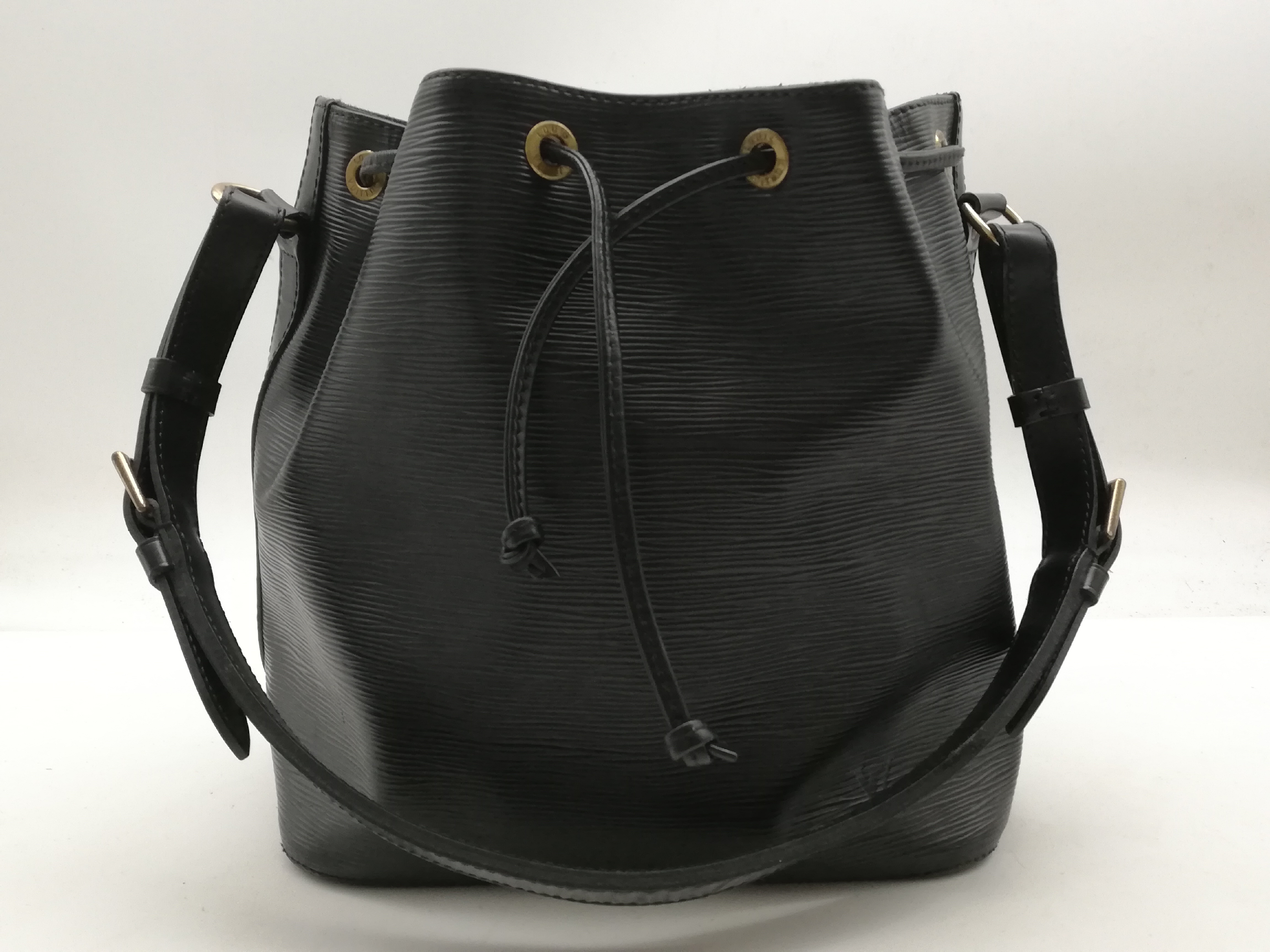 Epi Petit Noé M59012 Noir Shoulder Bag