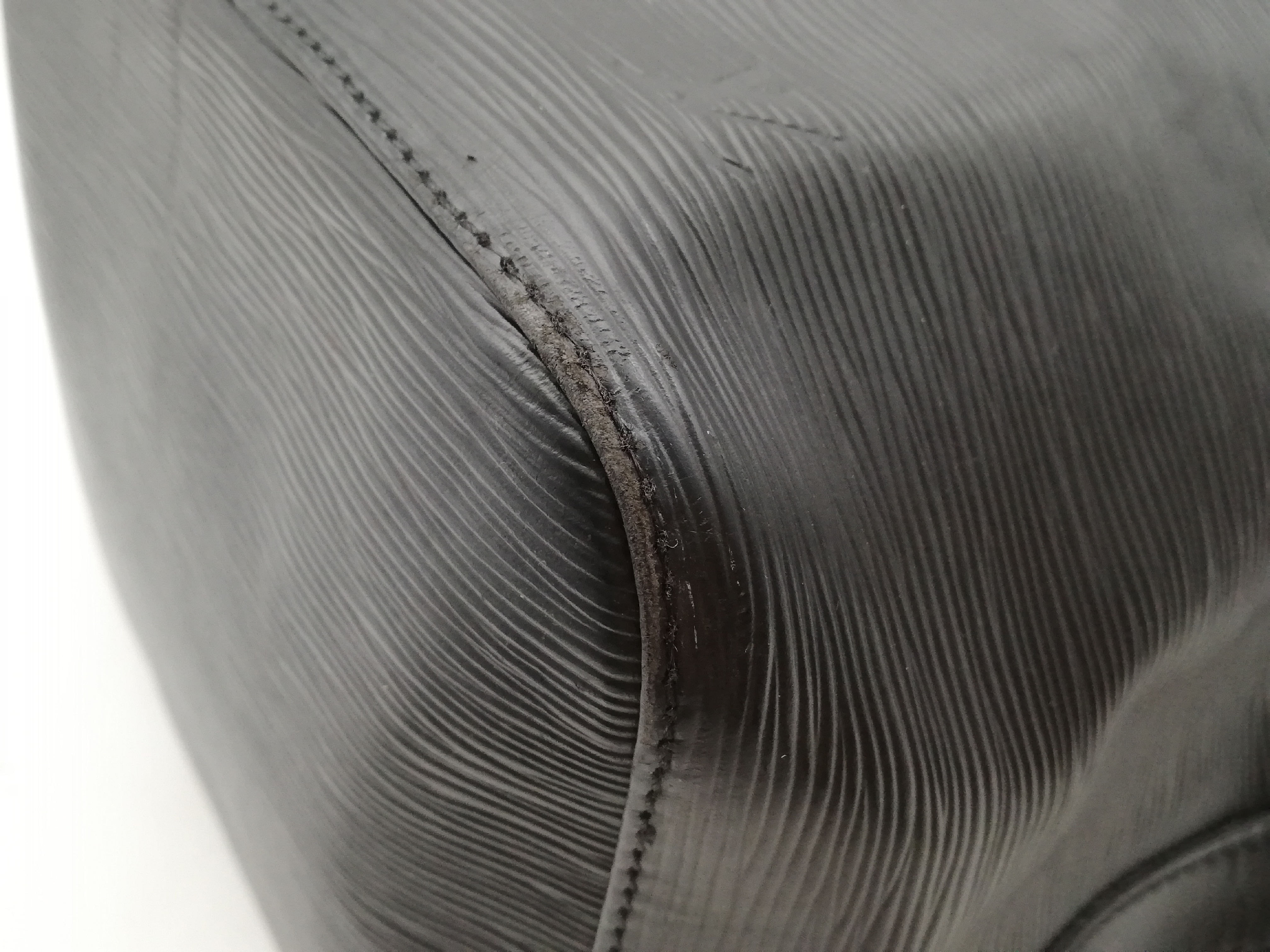 Epi Petit Noé M59012 Noir Shoulder Bag — view 11