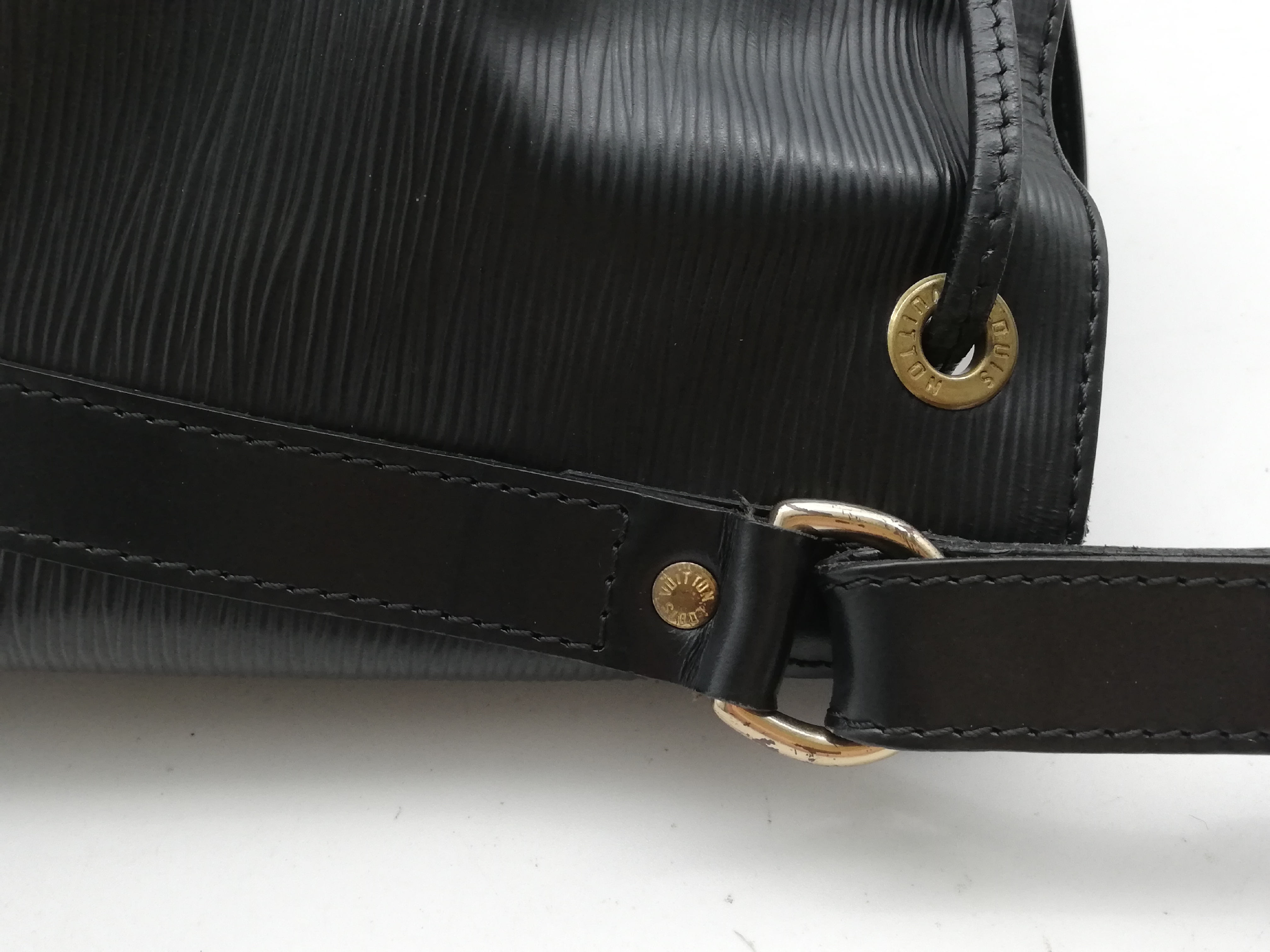 Epi Petit Noé M59012 Noir Shoulder Bag — view 12