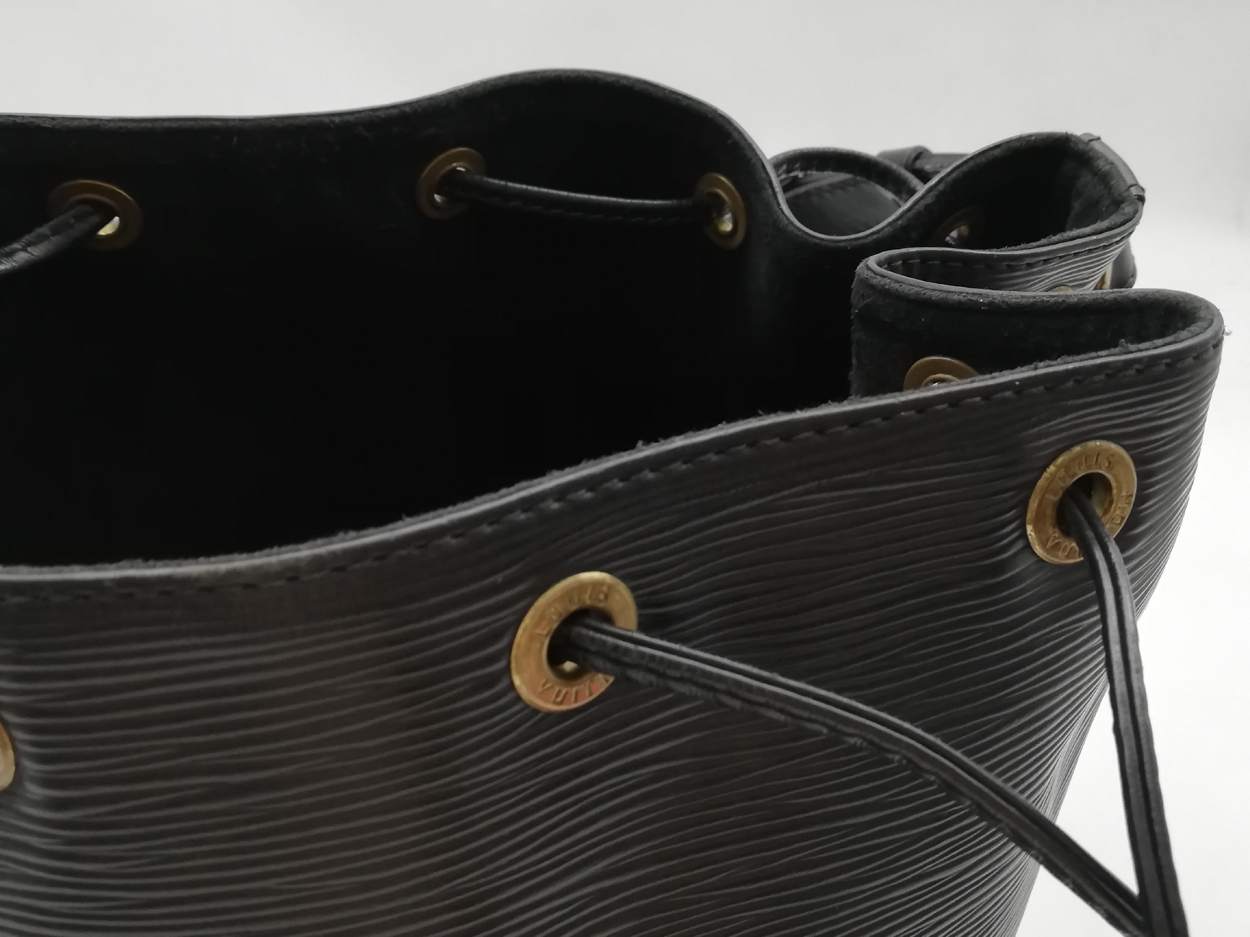 Epi Petit Noé M59012 Noir Shoulder Bag — view 14