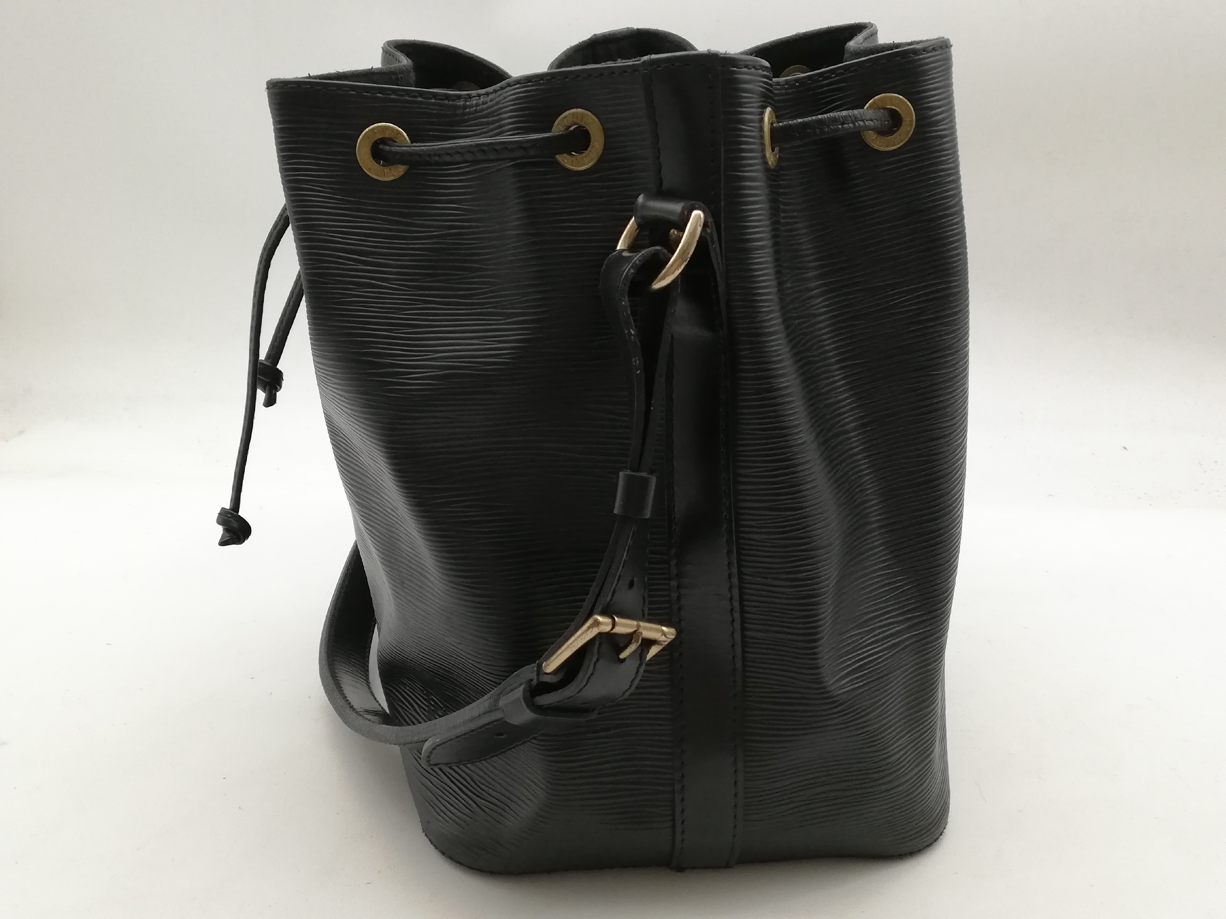 Epi Petit Noé M59012 Noir Shoulder Bag — view 3