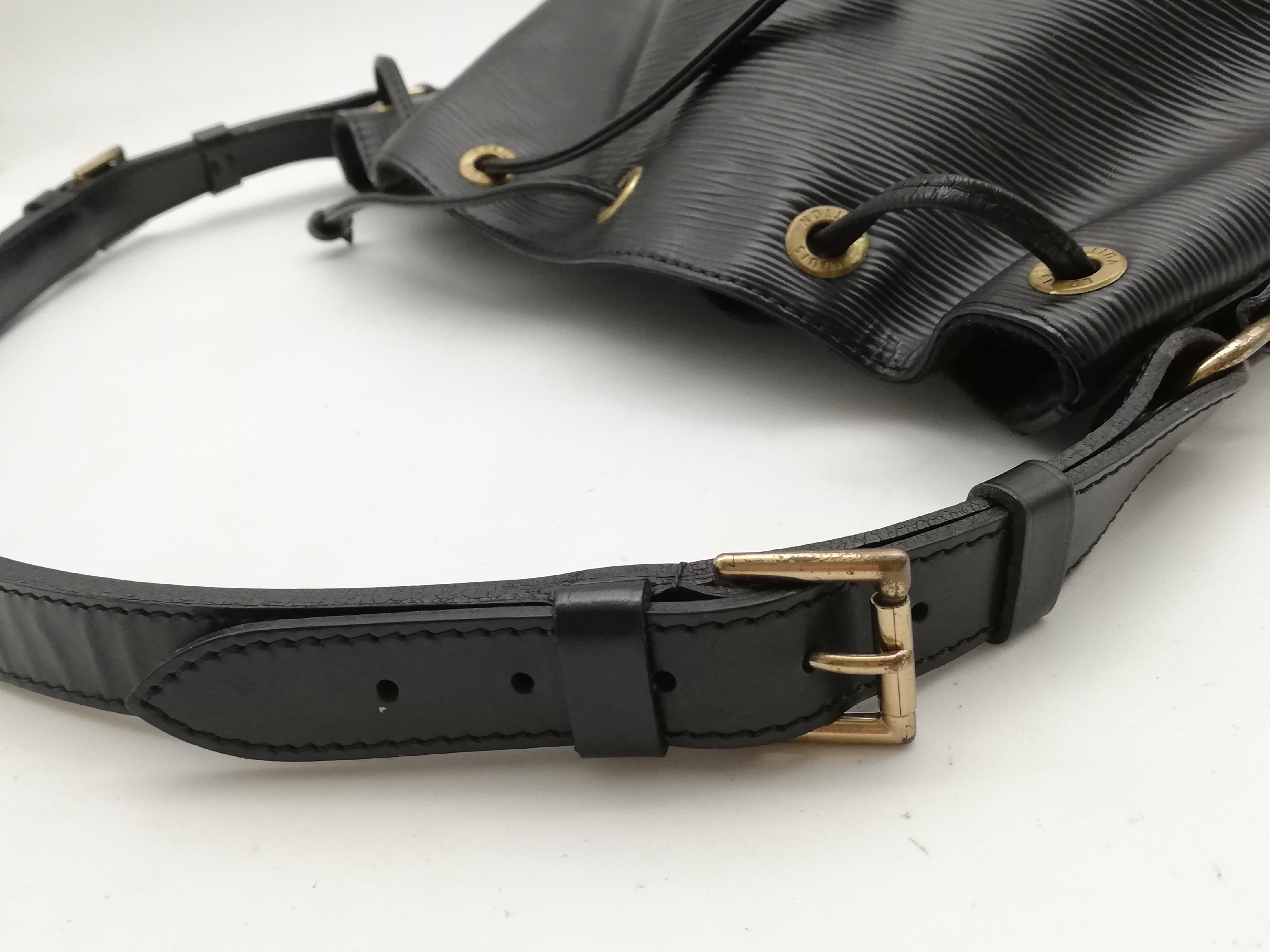 Epi Petit Noé M59012 Noir Shoulder Bag — view 6