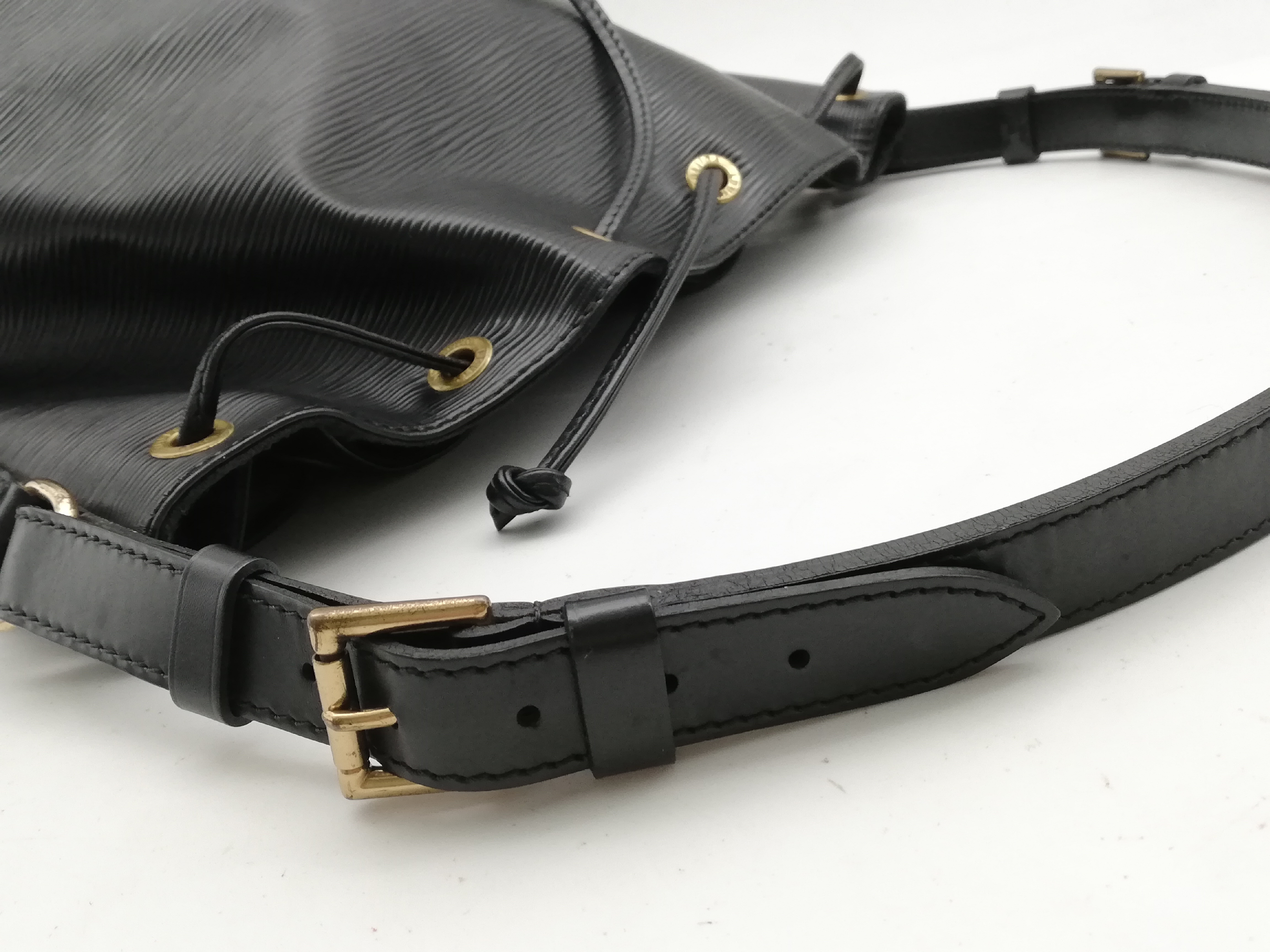 Epi Petit Noé M59012 Noir Shoulder Bag — view 7