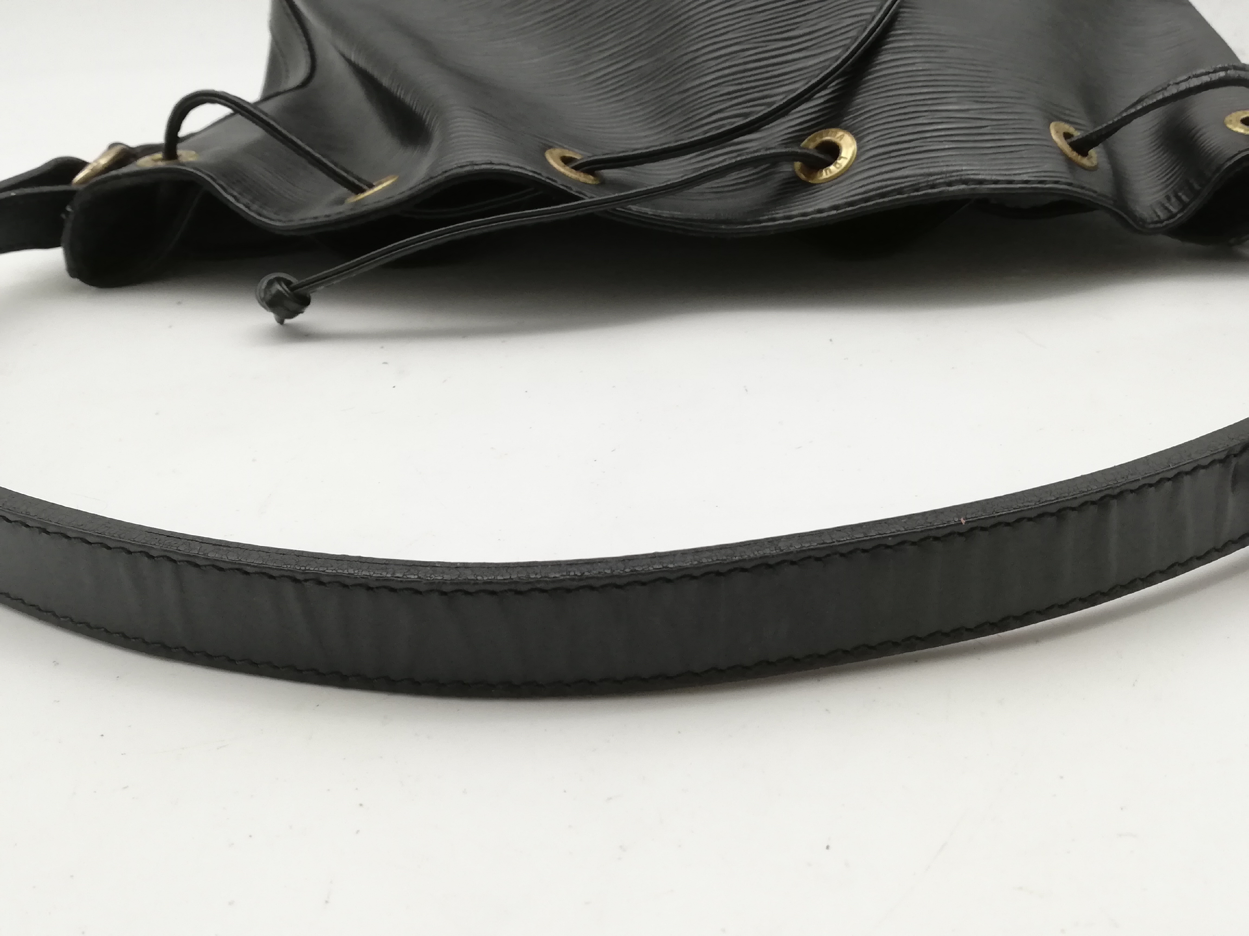 Epi Petit Noé M59012 Noir Shoulder Bag — view 8