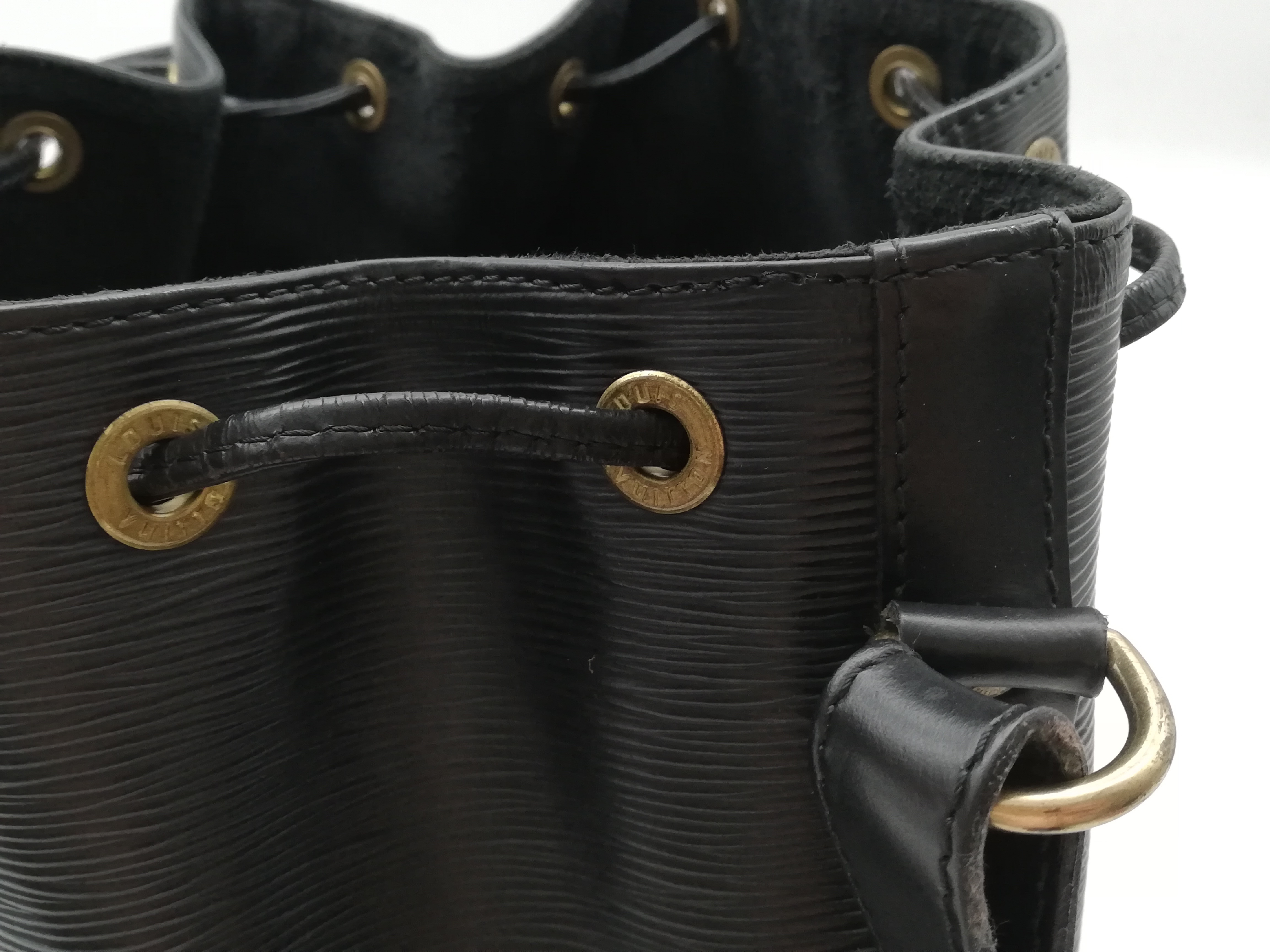 Epi Petit Noé M59012 Noir Shoulder Bag — view 9