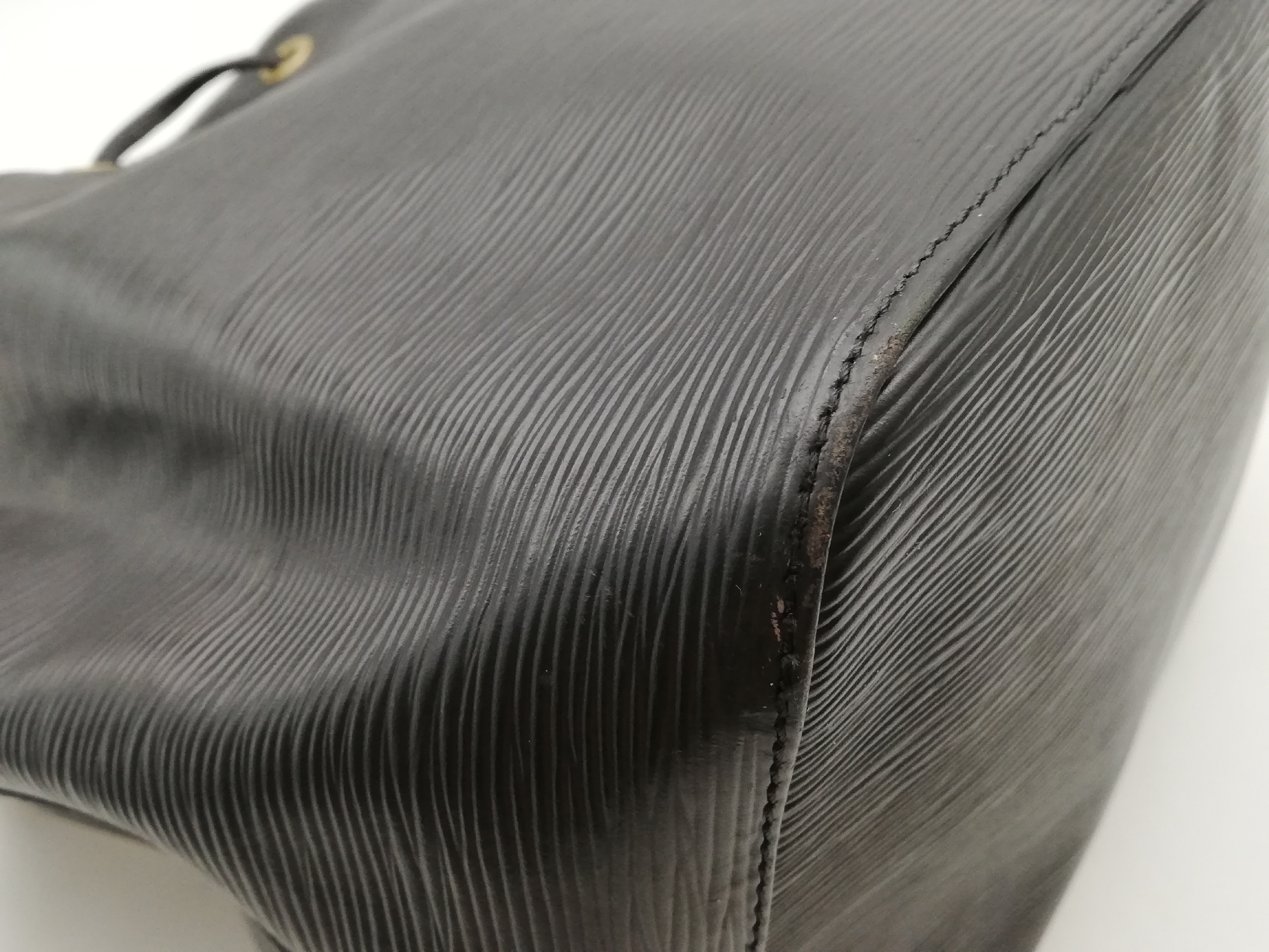 Epi Petit Noé M59012 Noir Shoulder Bag — view 10