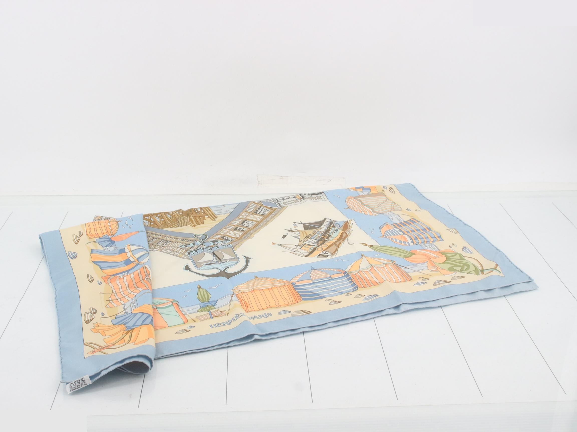 Carre 90 CHARMES DES PLAGES NORMANDES Scarf — view 3