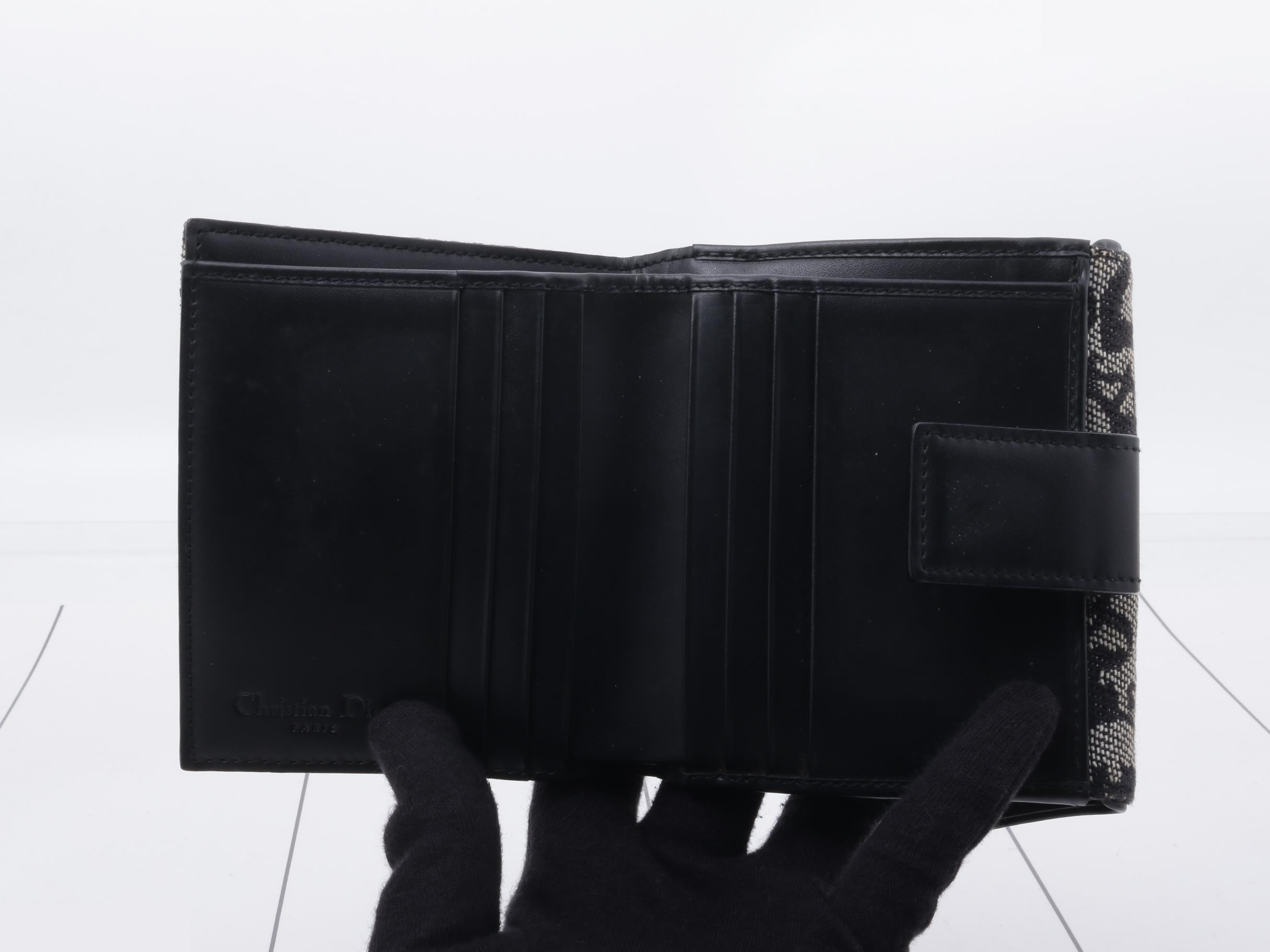 Other lines: Bags and Wallets — view 4