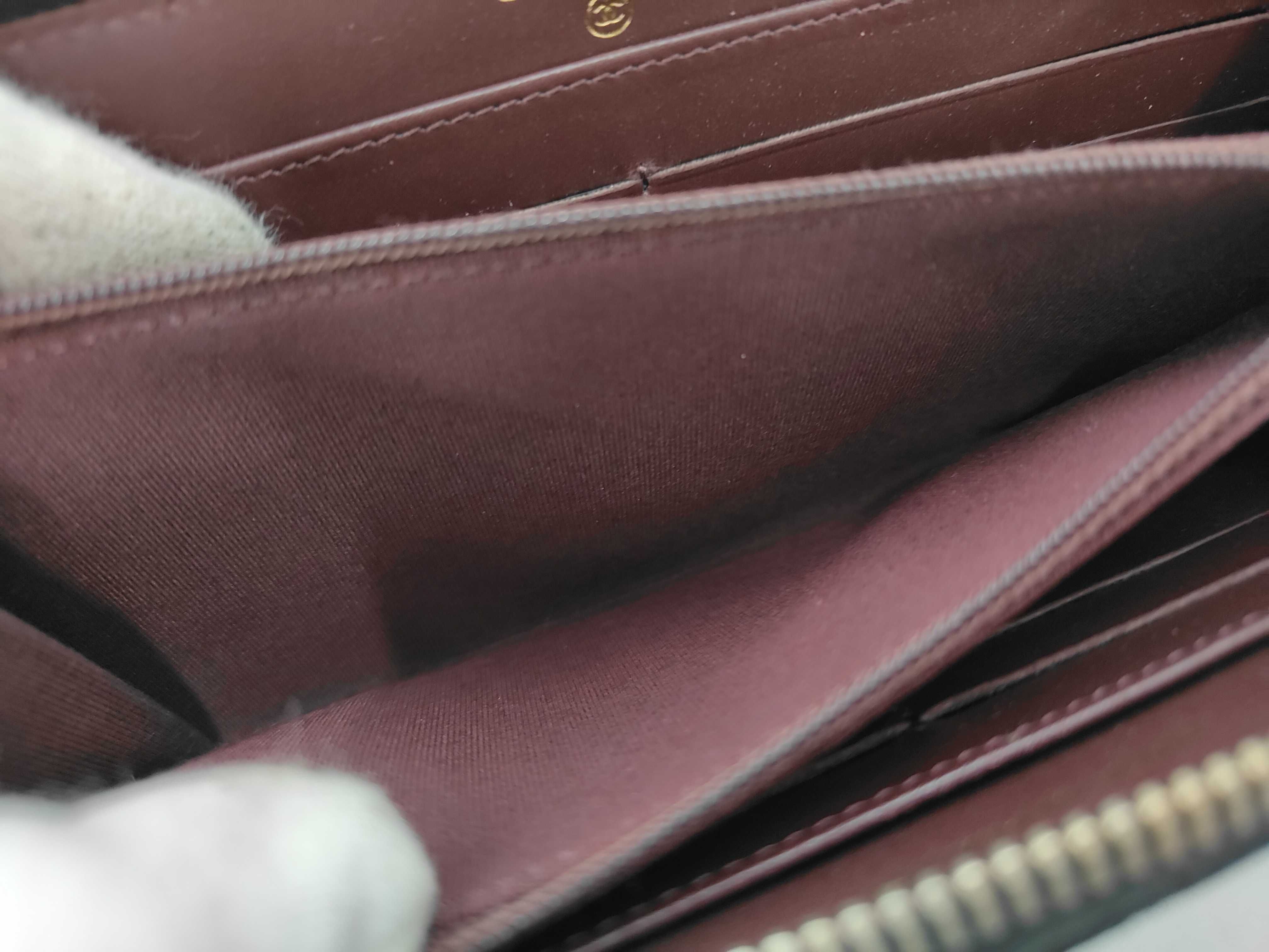 Matelassé Round Zip Wallet, Caviar Leather — view 9