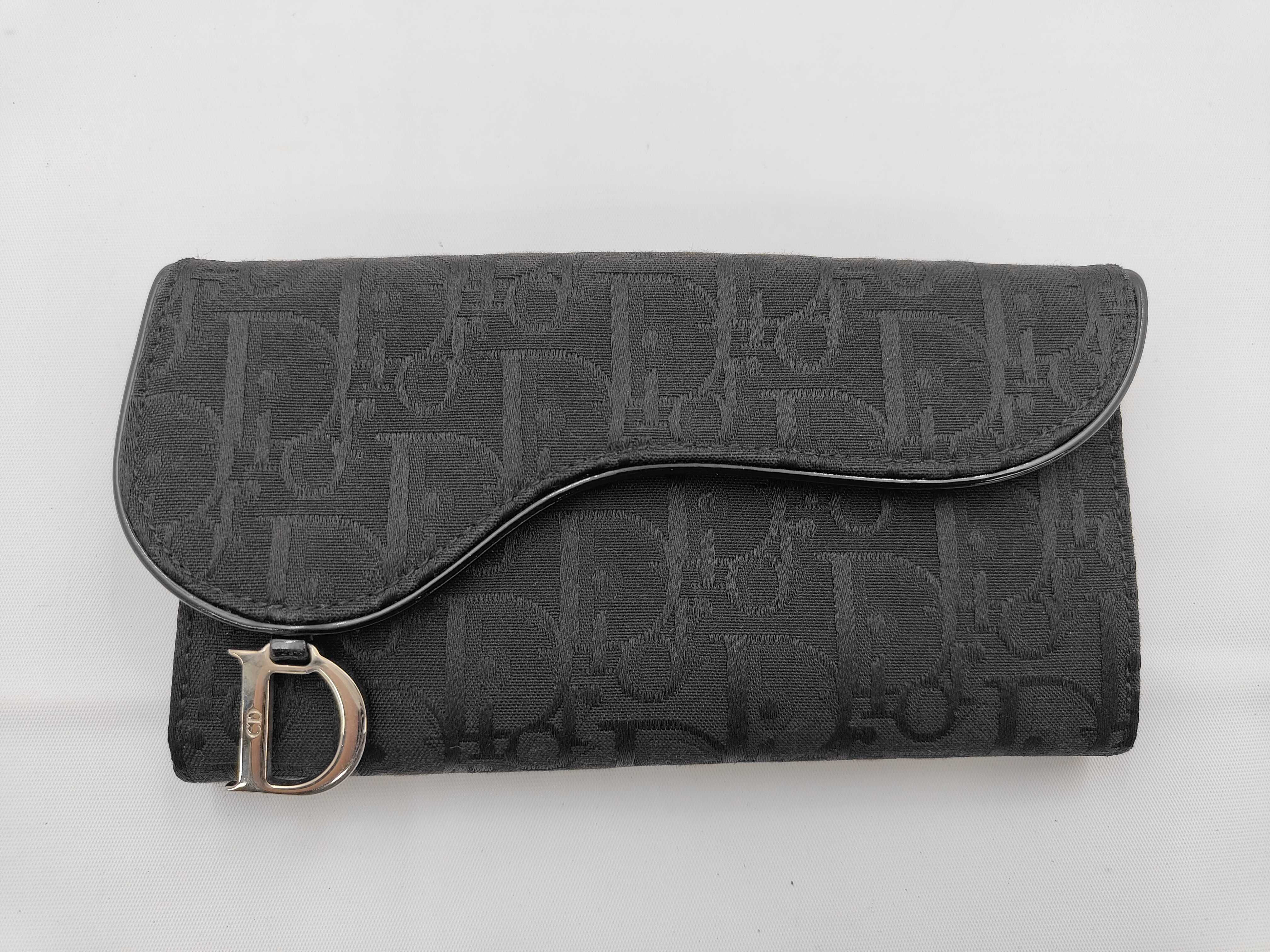 black wallet