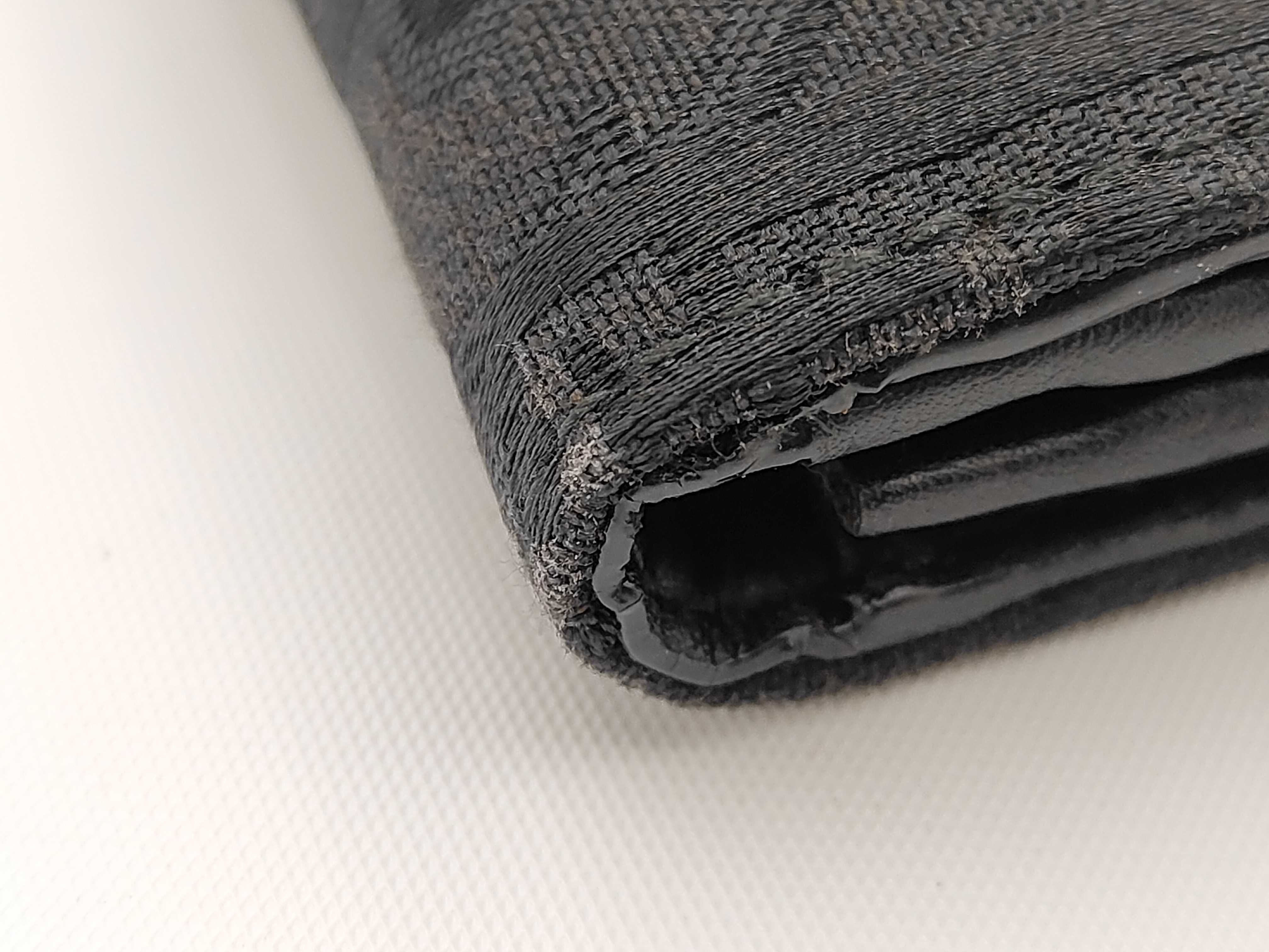 black wallet — view 3