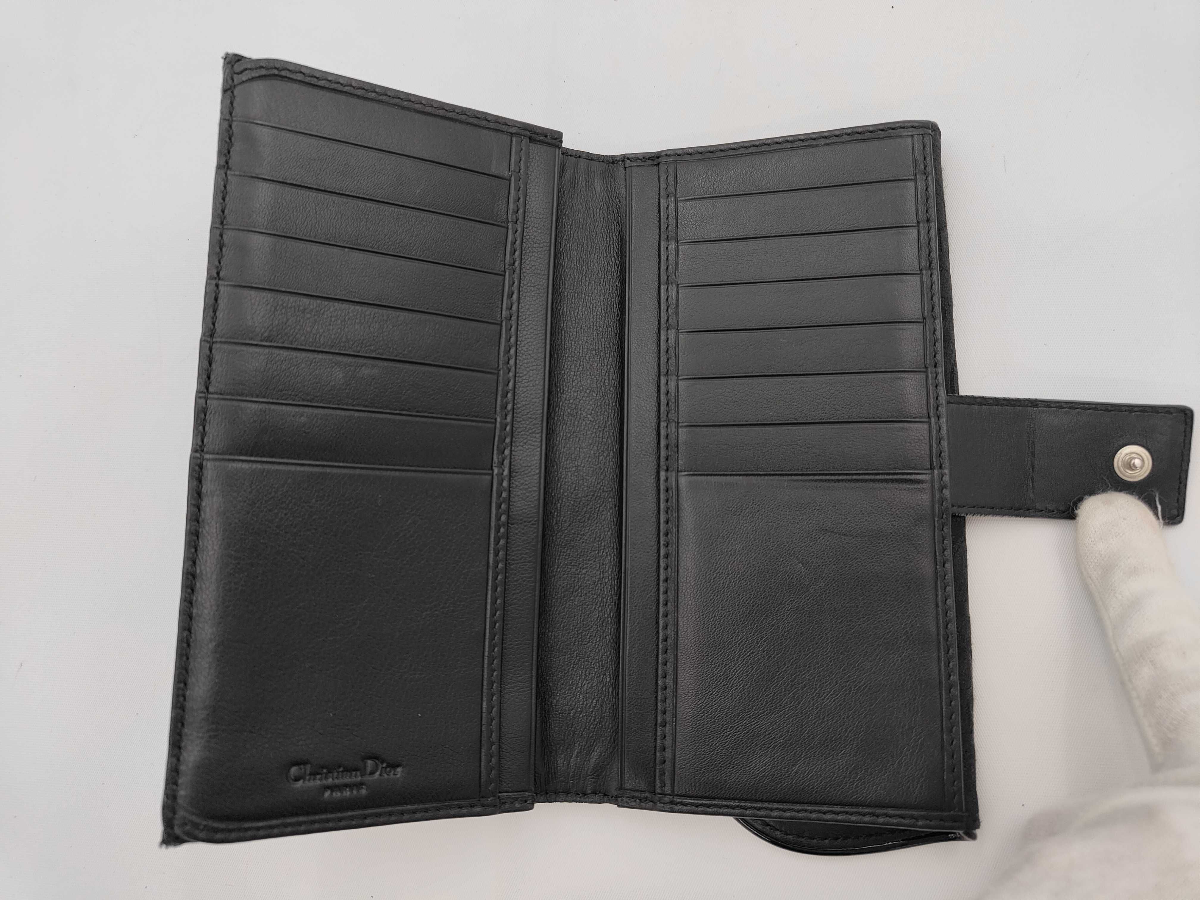 black wallet — view 4