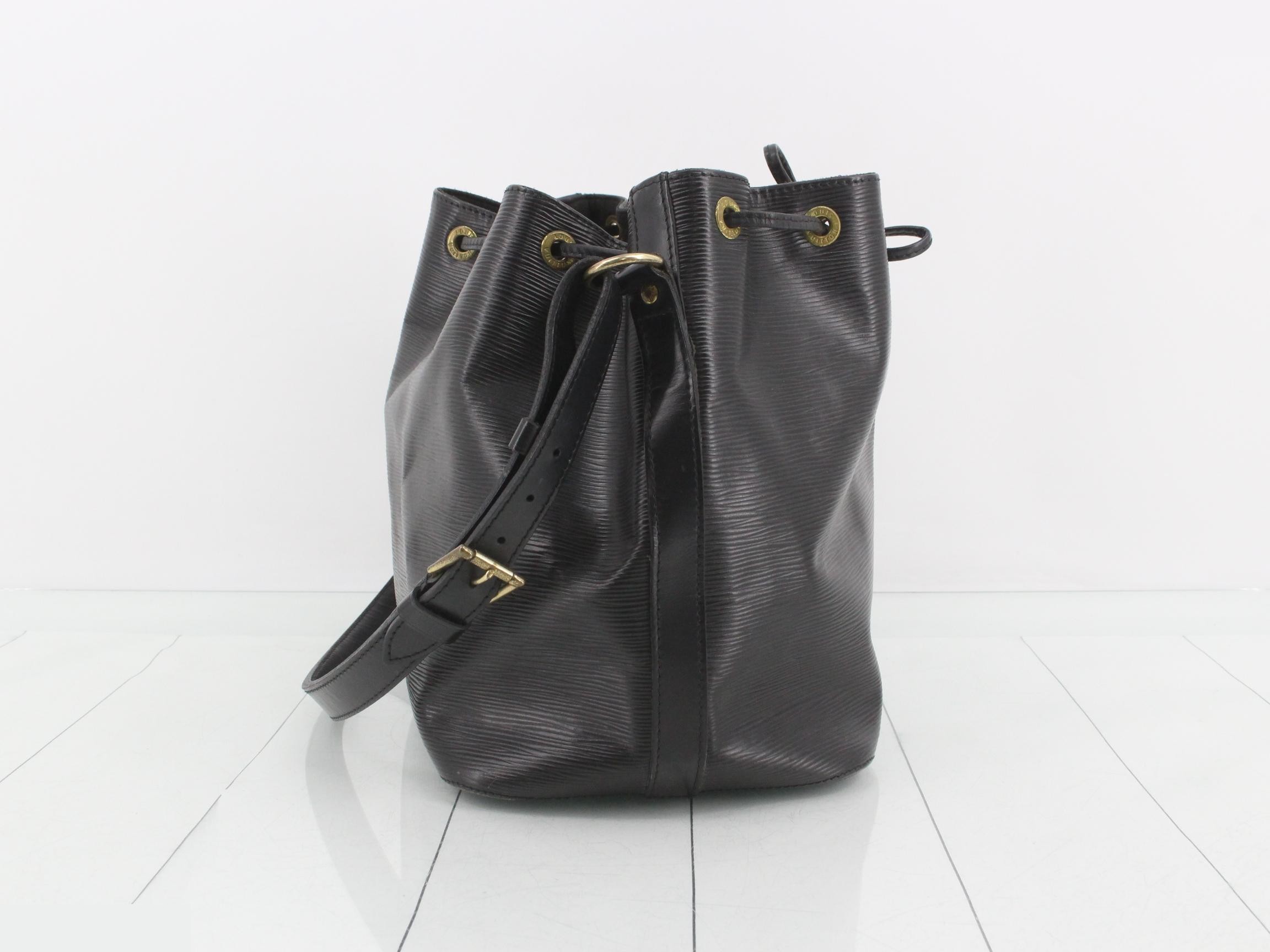 Epi Petit Noé Shoulder Bag — view 4
