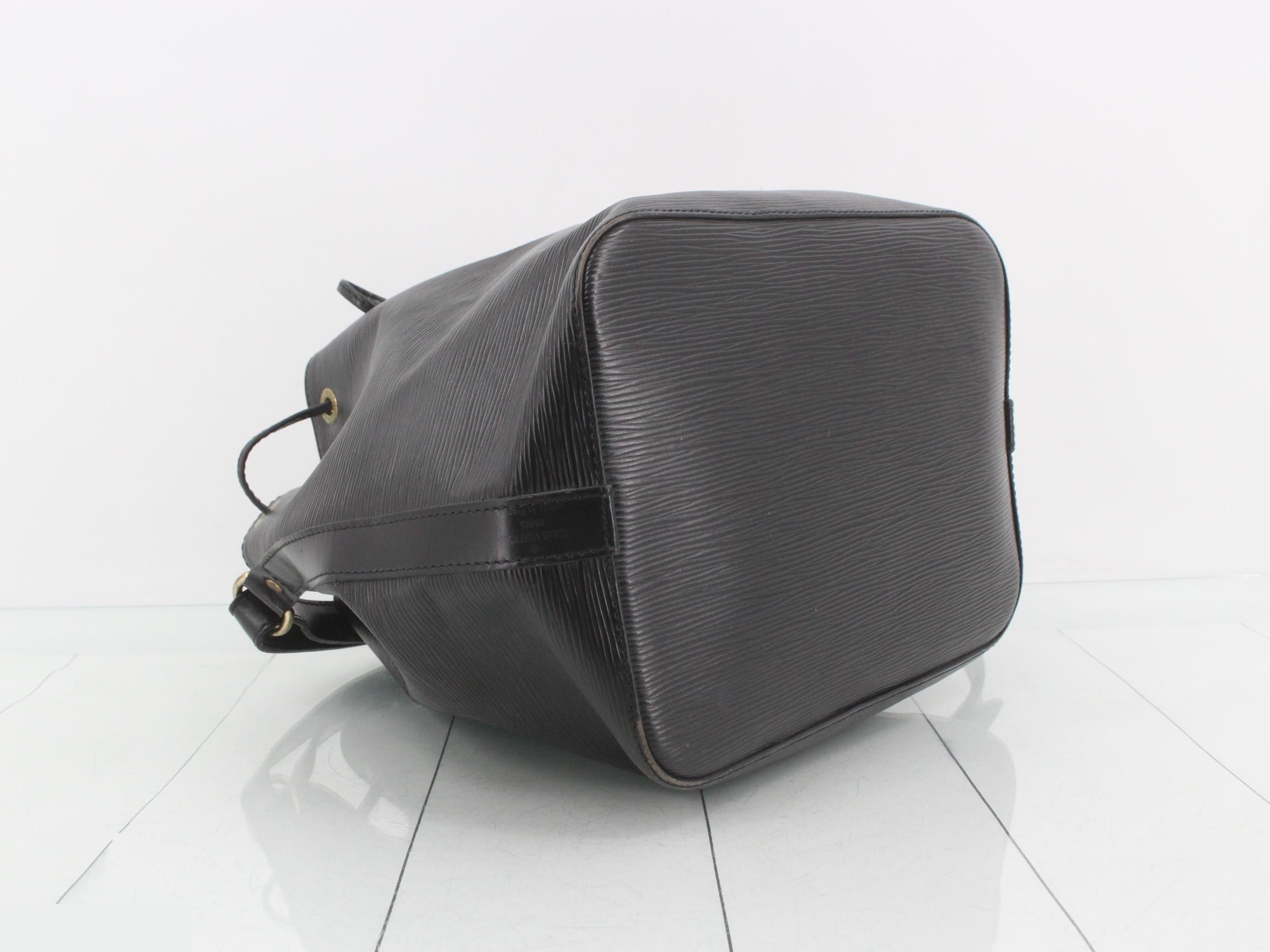 Epi Petit Noé Shoulder Bag — view 5