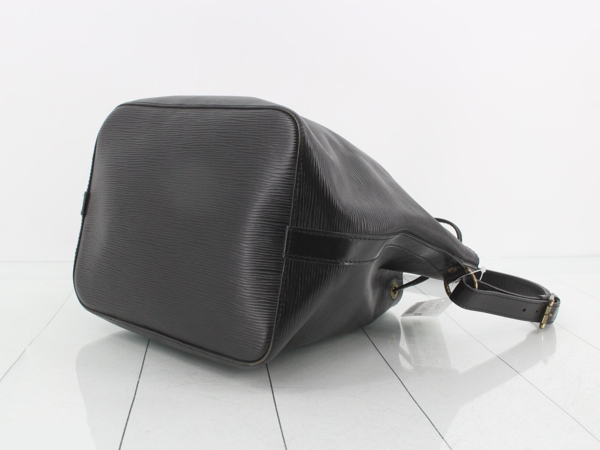 Epi Petit Noé Shoulder Bag — view 6