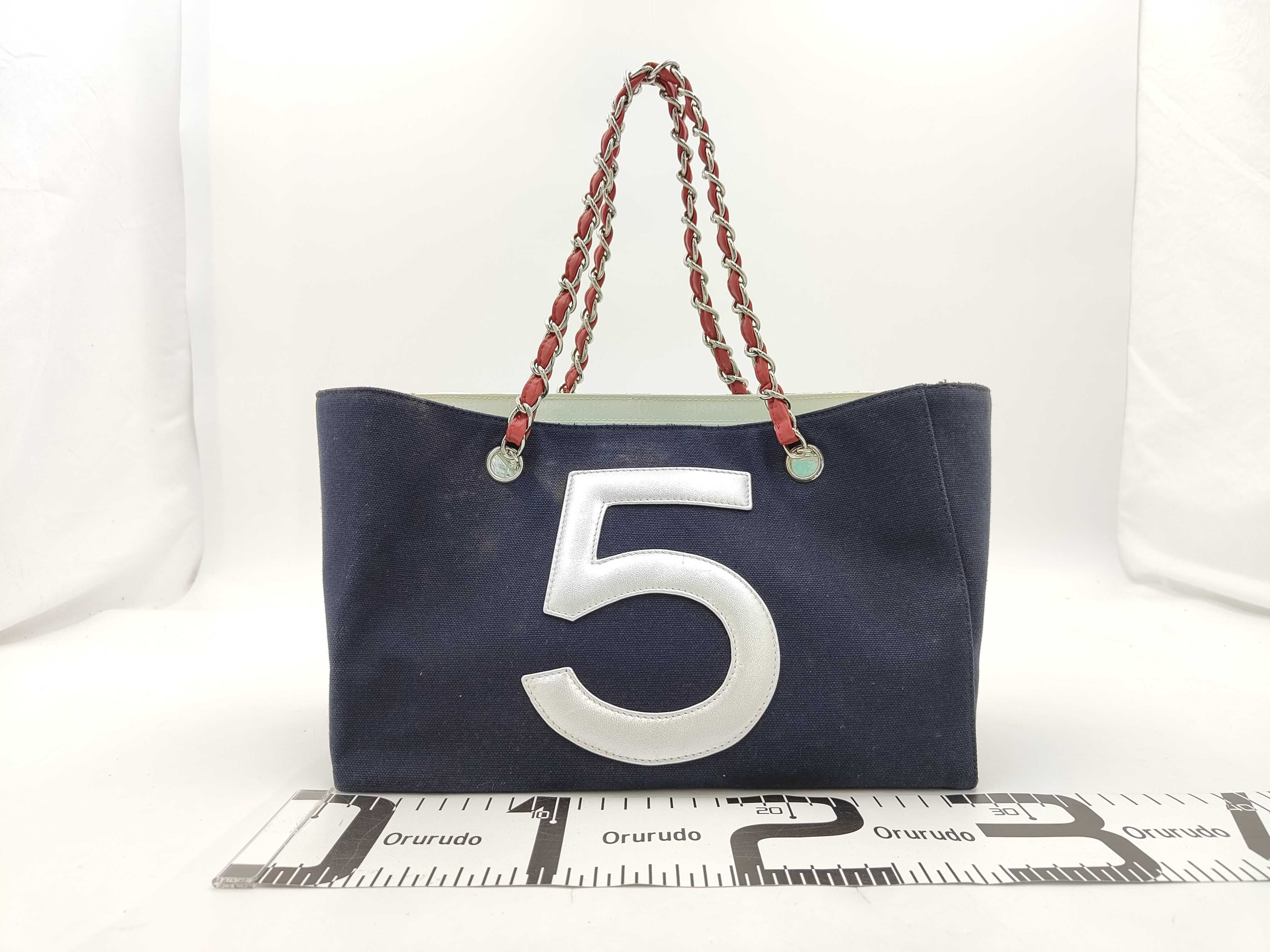 No.5 Chocolate Bar Chain Shoulder Bag (Navy x Silver) — view 2