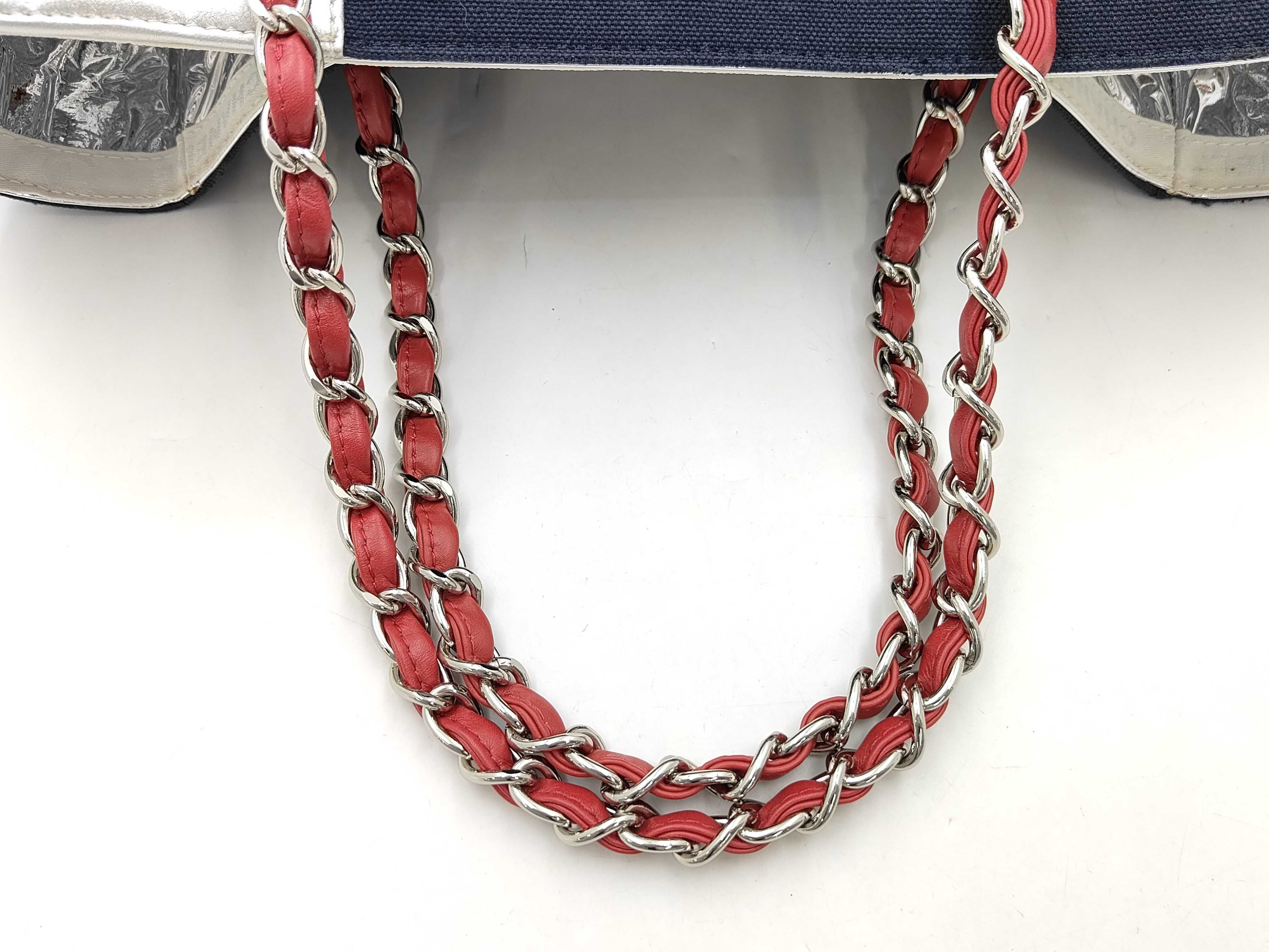 No.5 Chocolate Bar Chain Shoulder Bag (Navy x Silver) — view 3