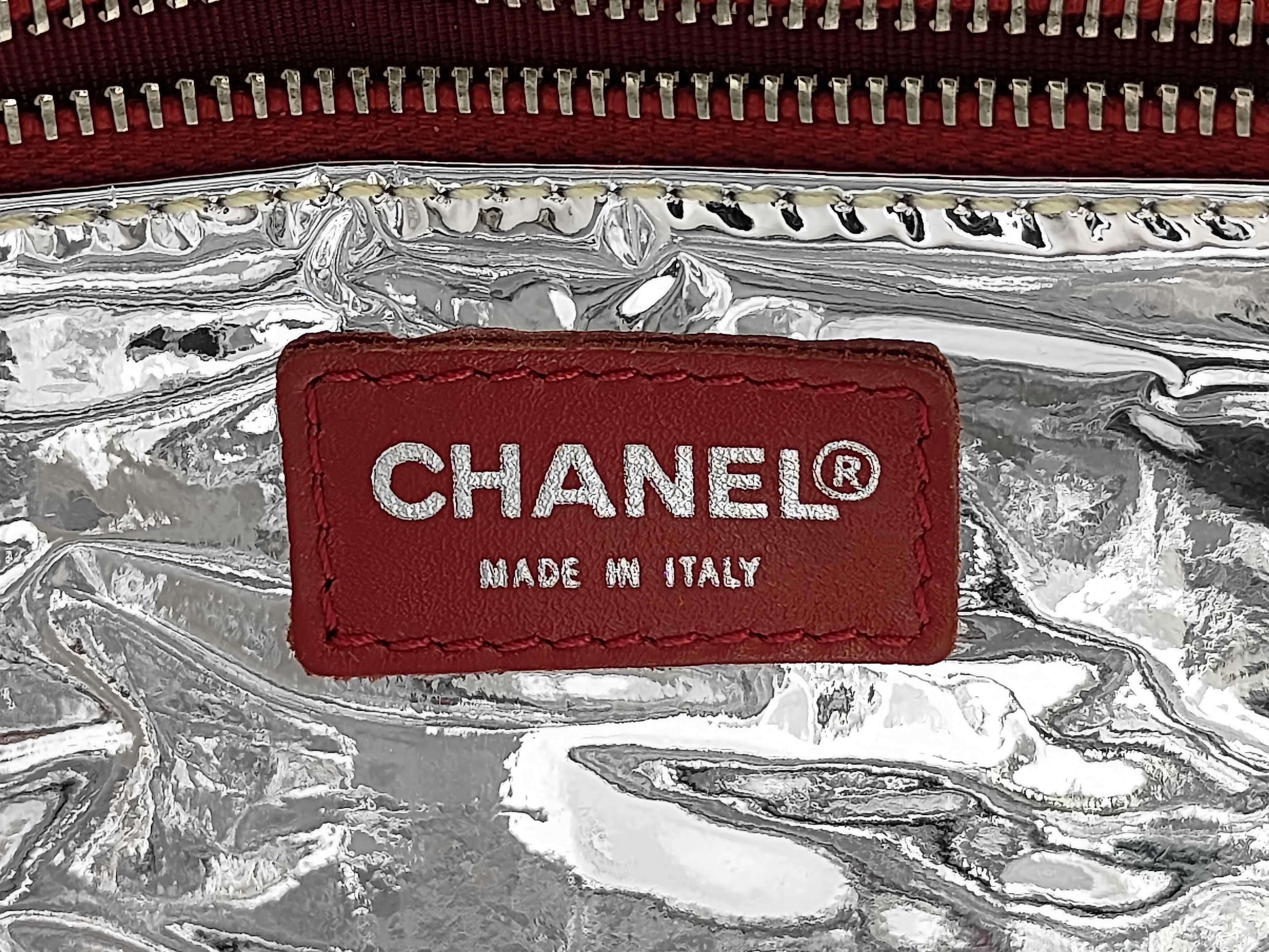 No.5 Chocolate Bar Chain Shoulder Bag (Navy x Silver) — view 10