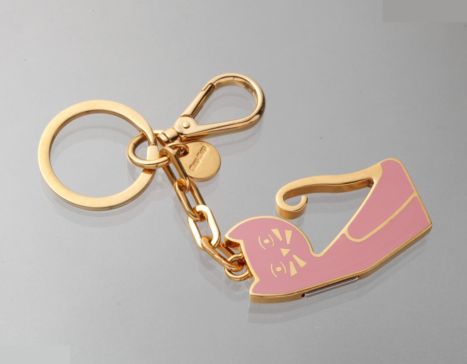 Other items: Small accessories, phone straps, keychains — view 2