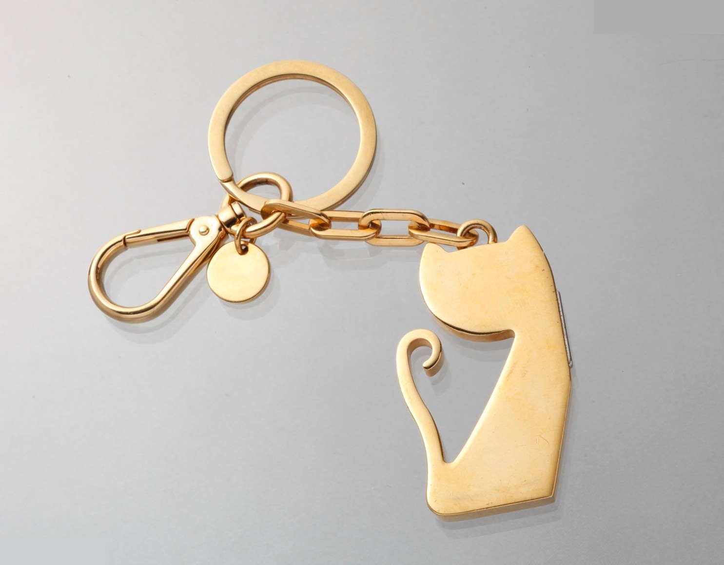 Other items: Small accessories, phone straps, keychains — view 3