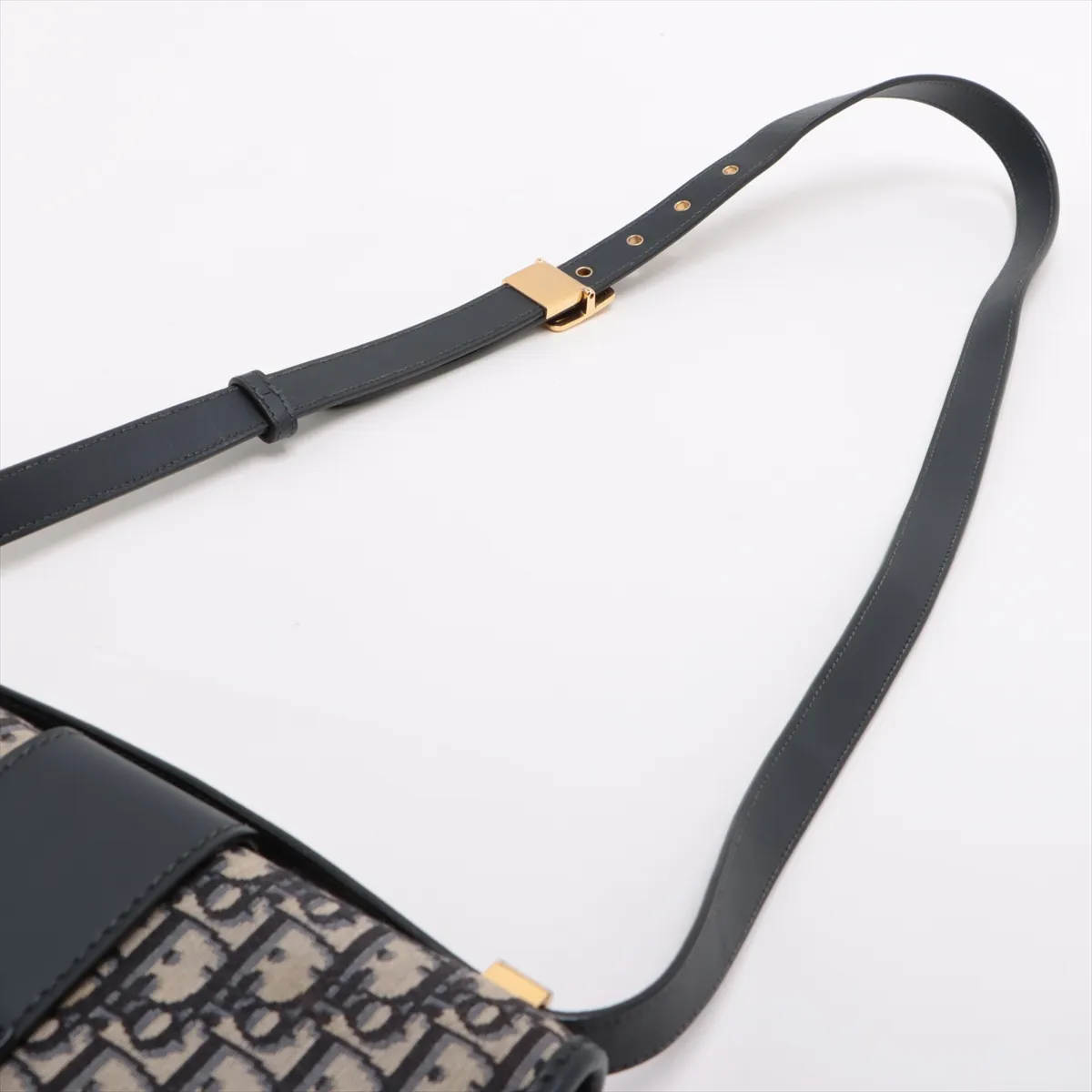 Oblique Montaigne 30 Canvas x Leather Shoulder Bag Navy — view 5