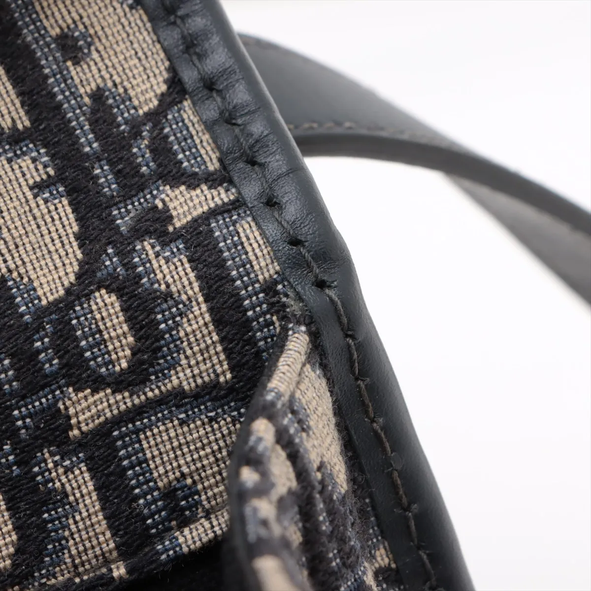 Oblique Montaigne 30 Canvas x Leather Shoulder Bag Navy — view 8