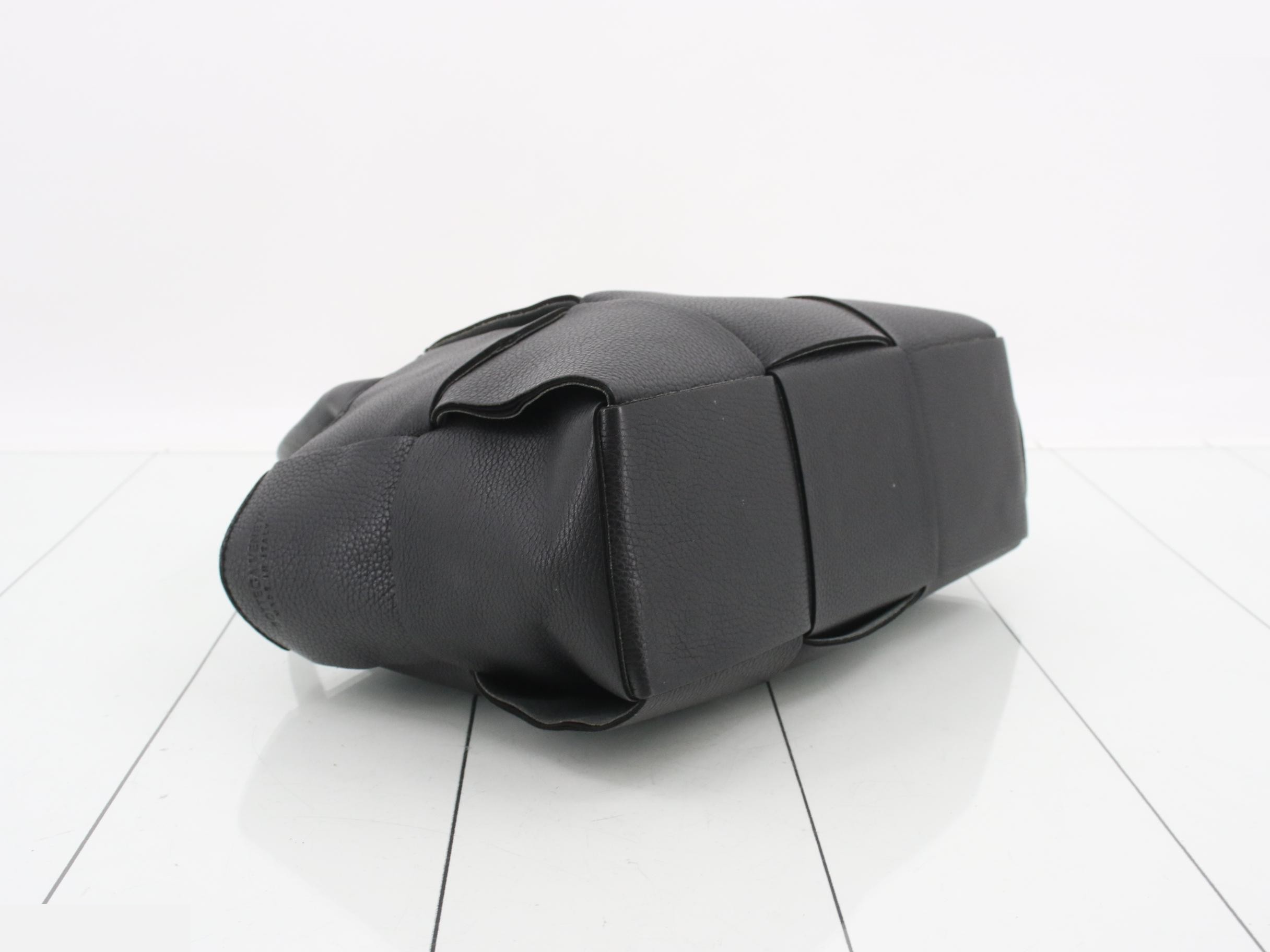 Intrecciato (bag) - Handbag - Arco - Black — view 5