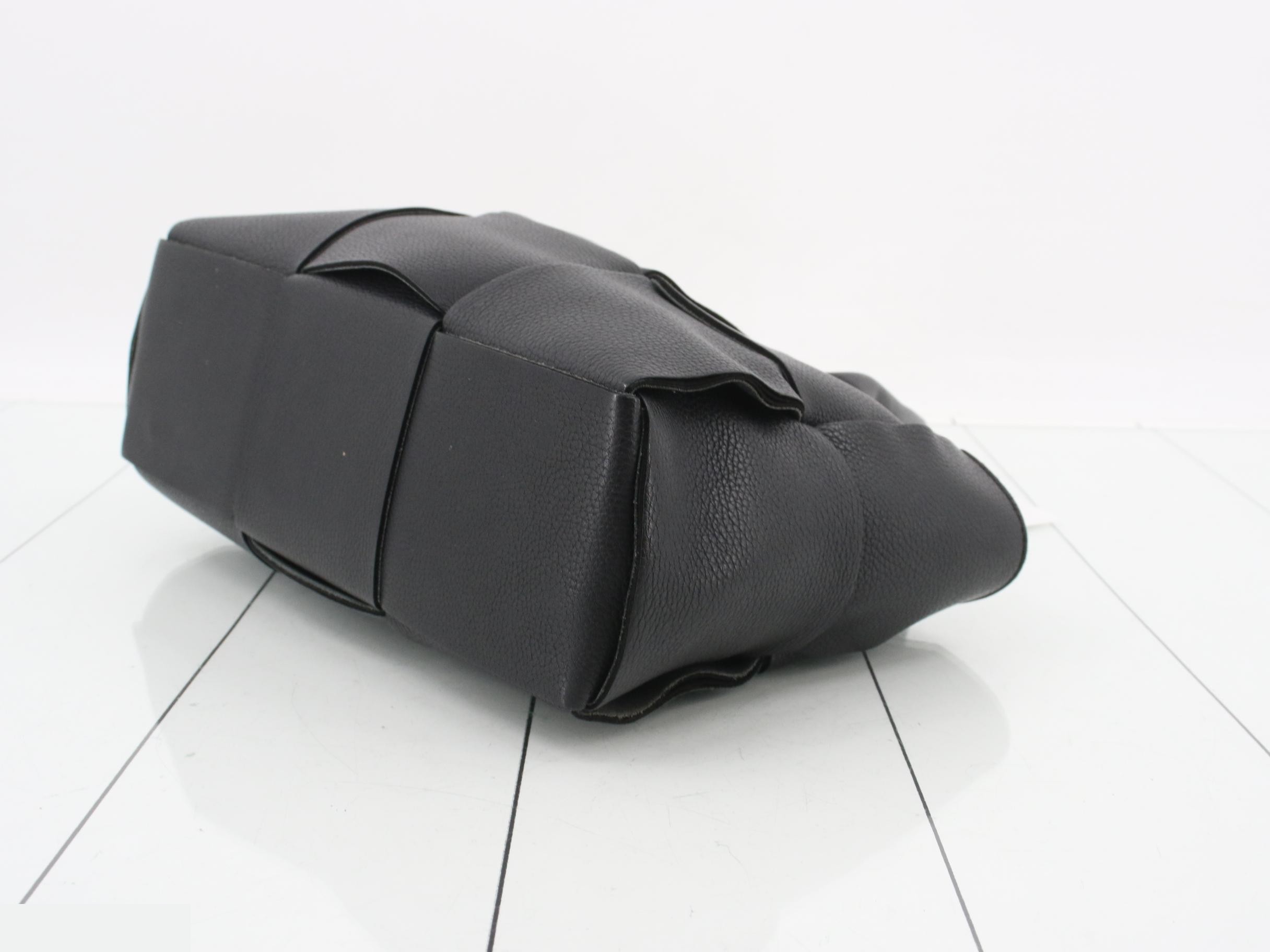 Intrecciato (bag) - Handbag - Arco - Black — view 6