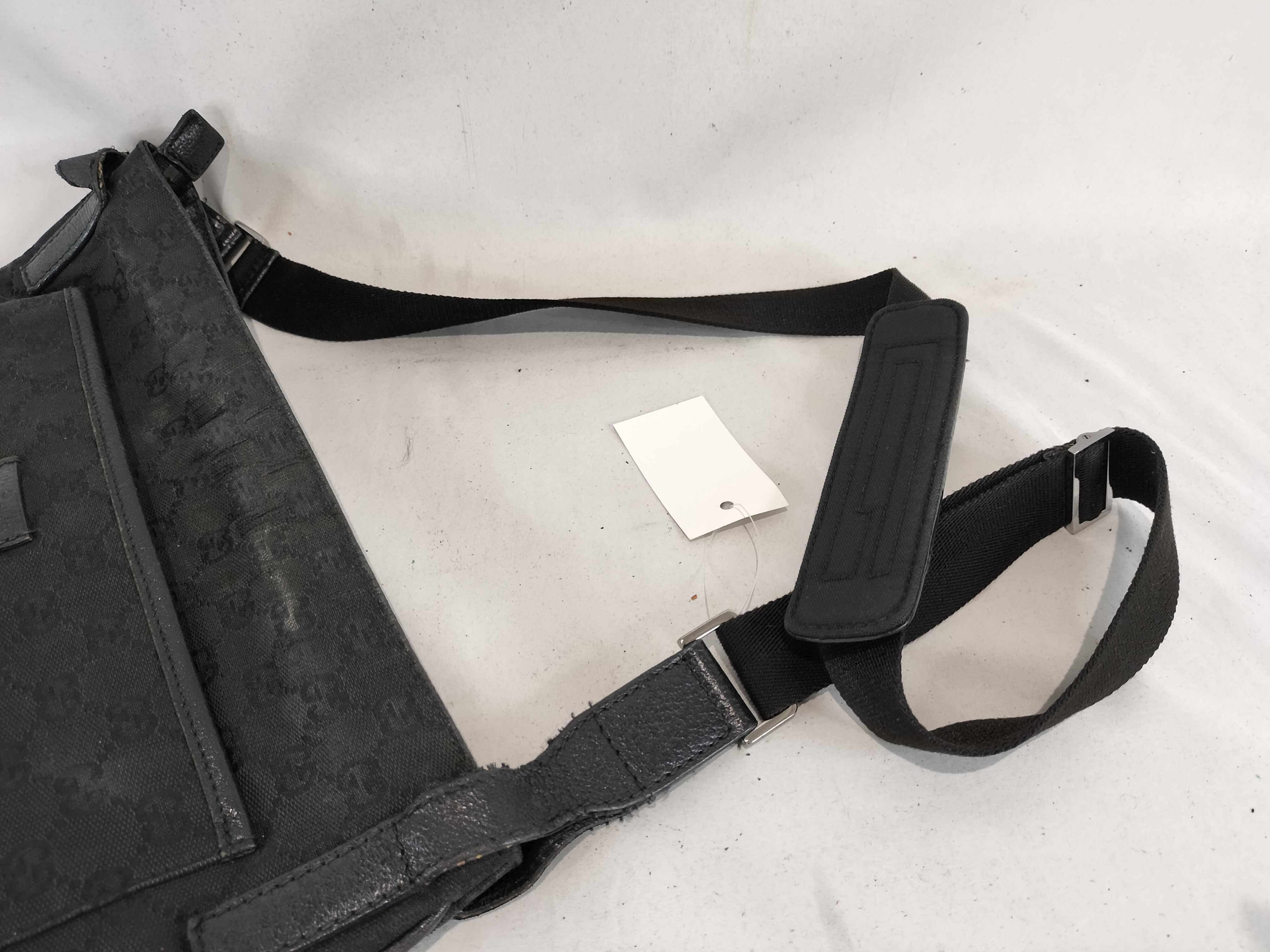 GG Canvas 122791 Shoulder Bag — view 4