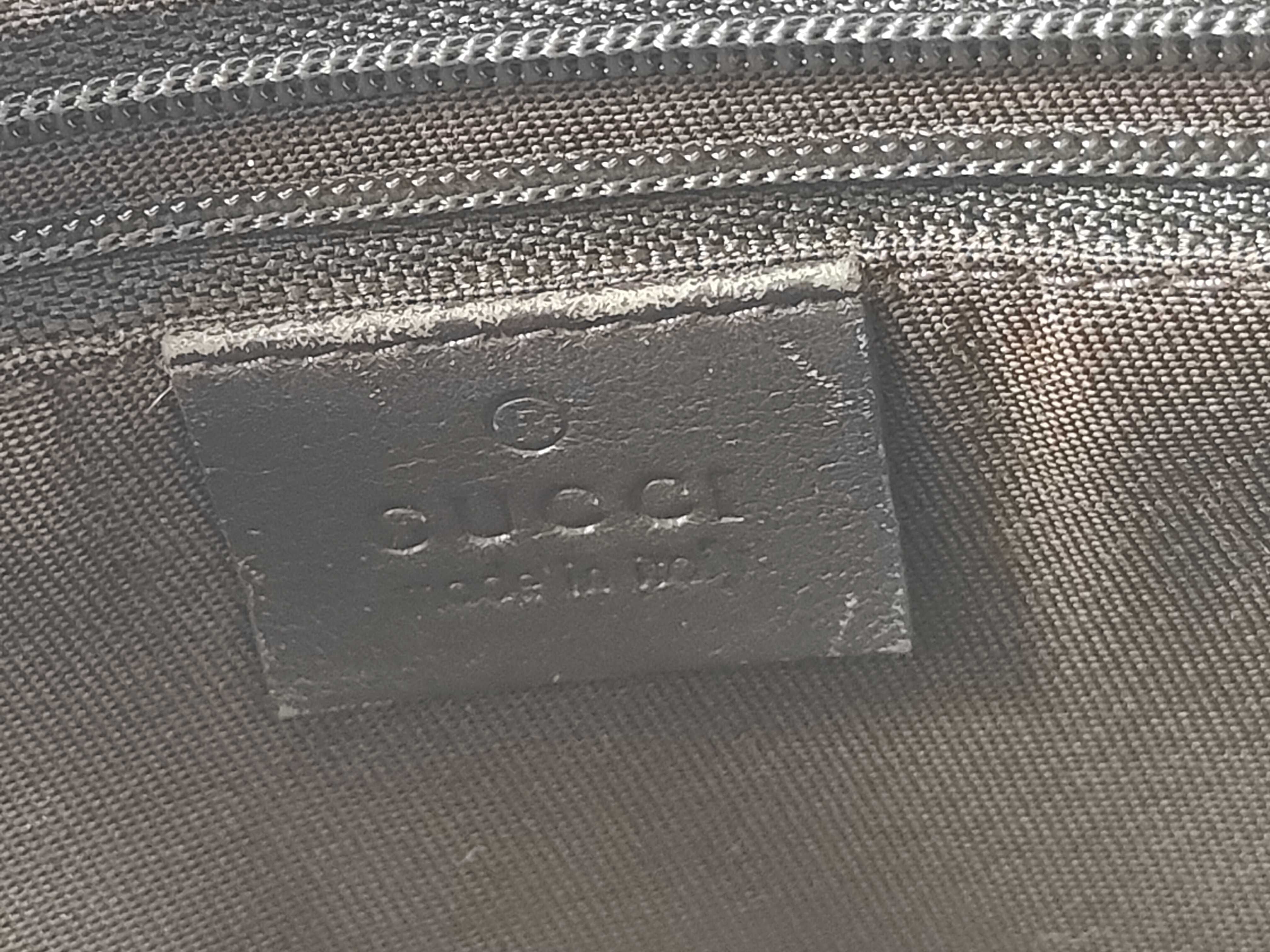 GG Supreme Shoulder Bag — view 12