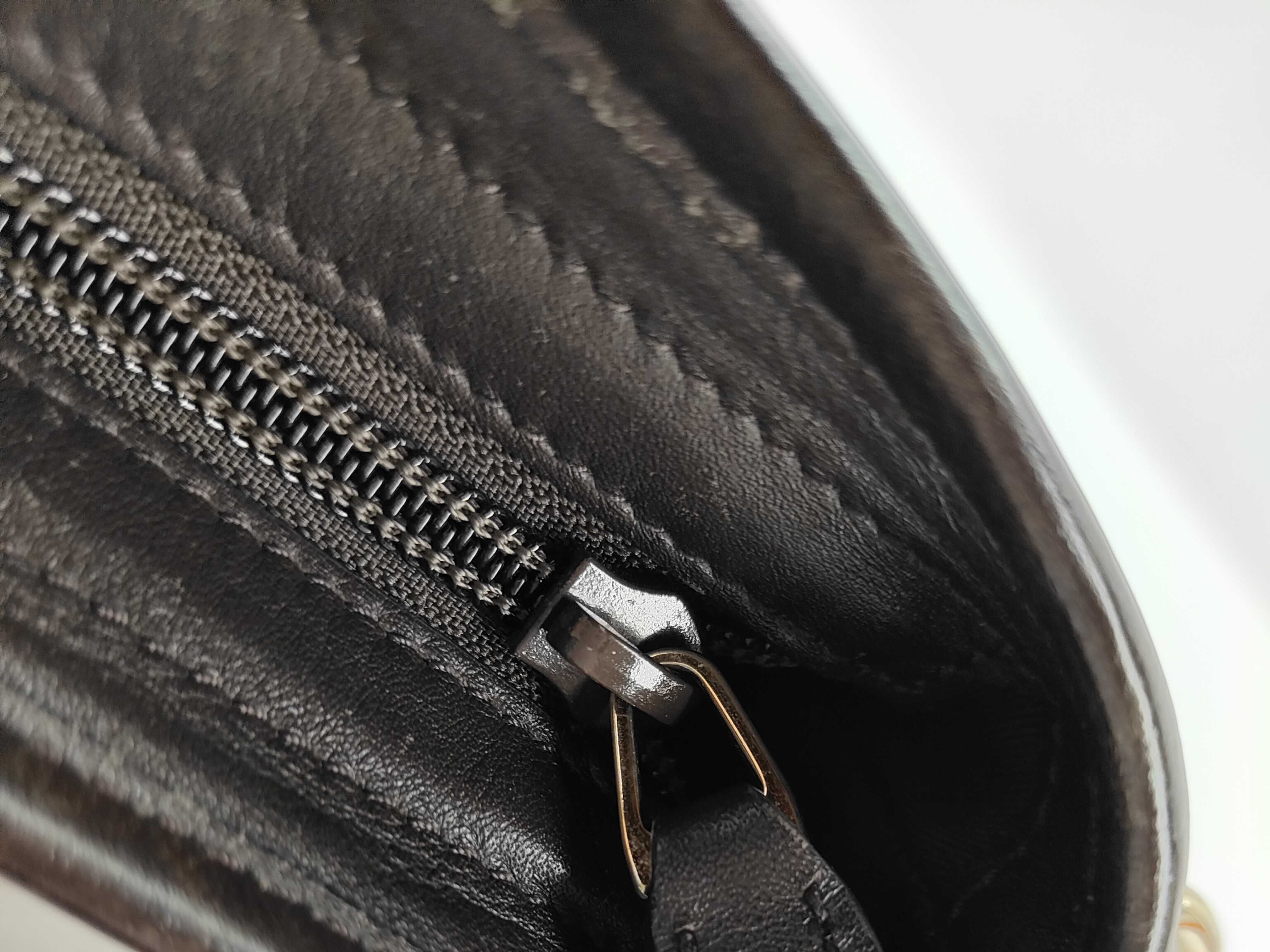 GG Supreme Shoulder Bag — view 7