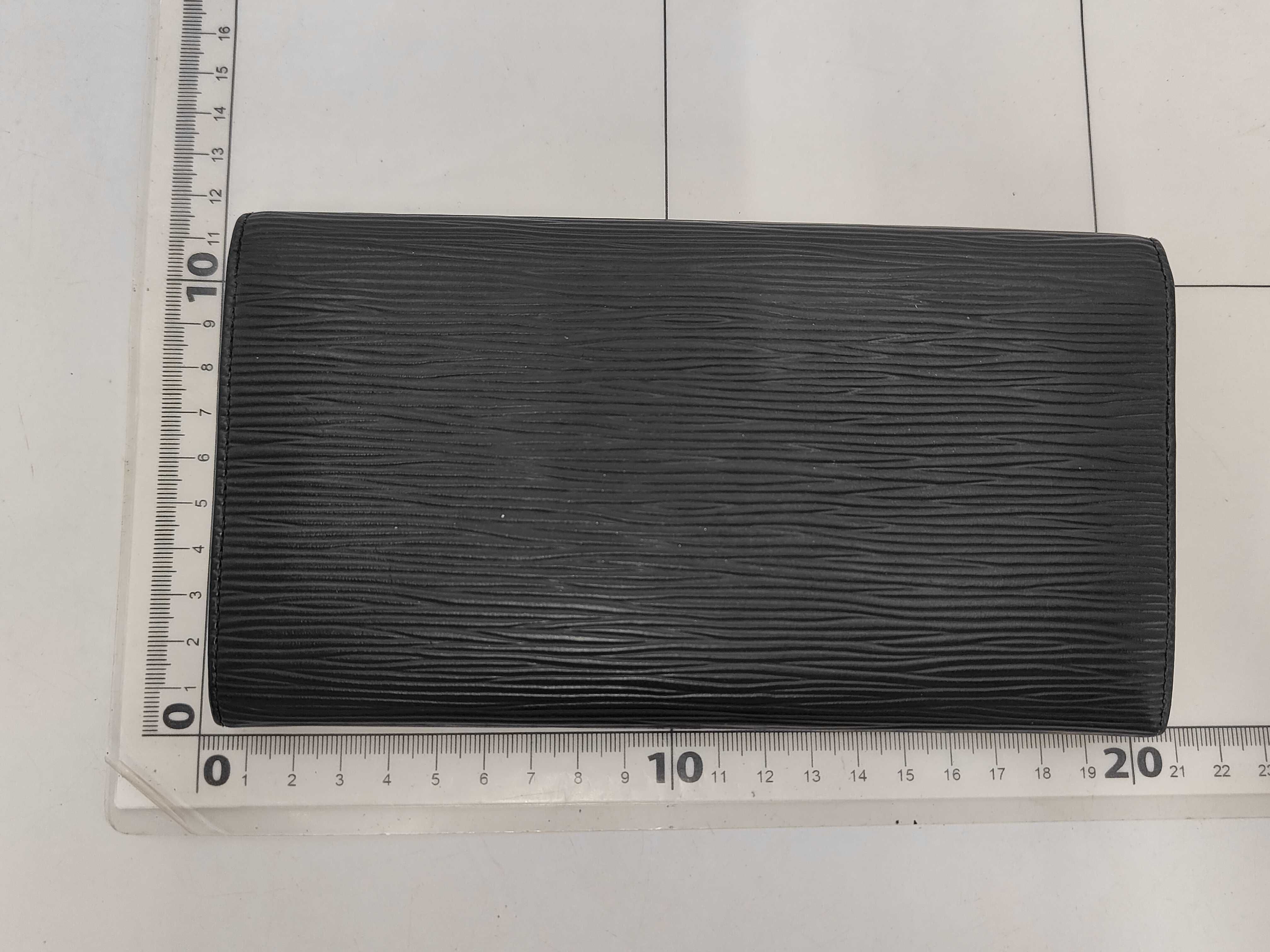 Epi Louis Vuitton Epi Wallet — view 2