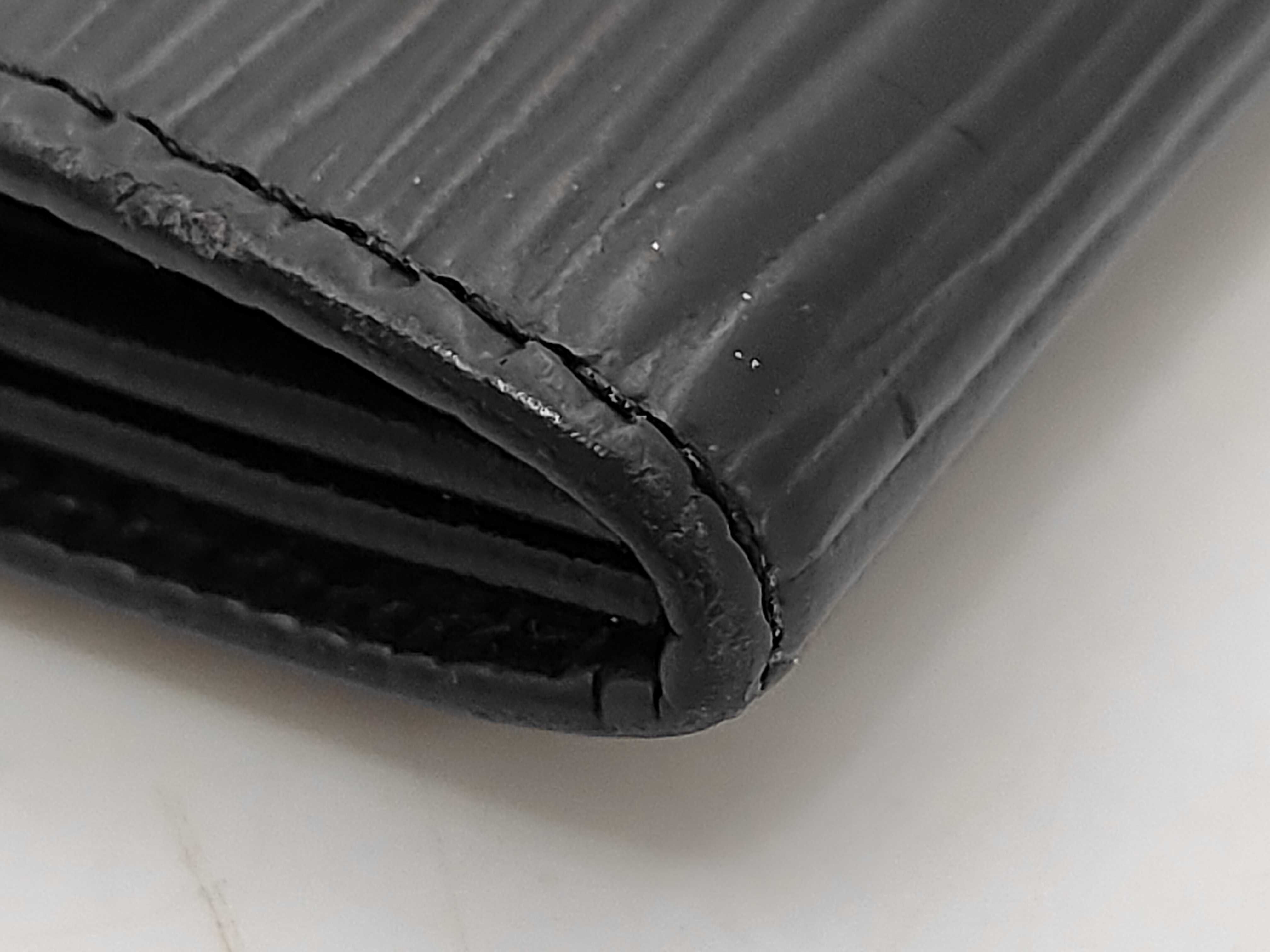Epi Louis Vuitton Epi Wallet — view 3