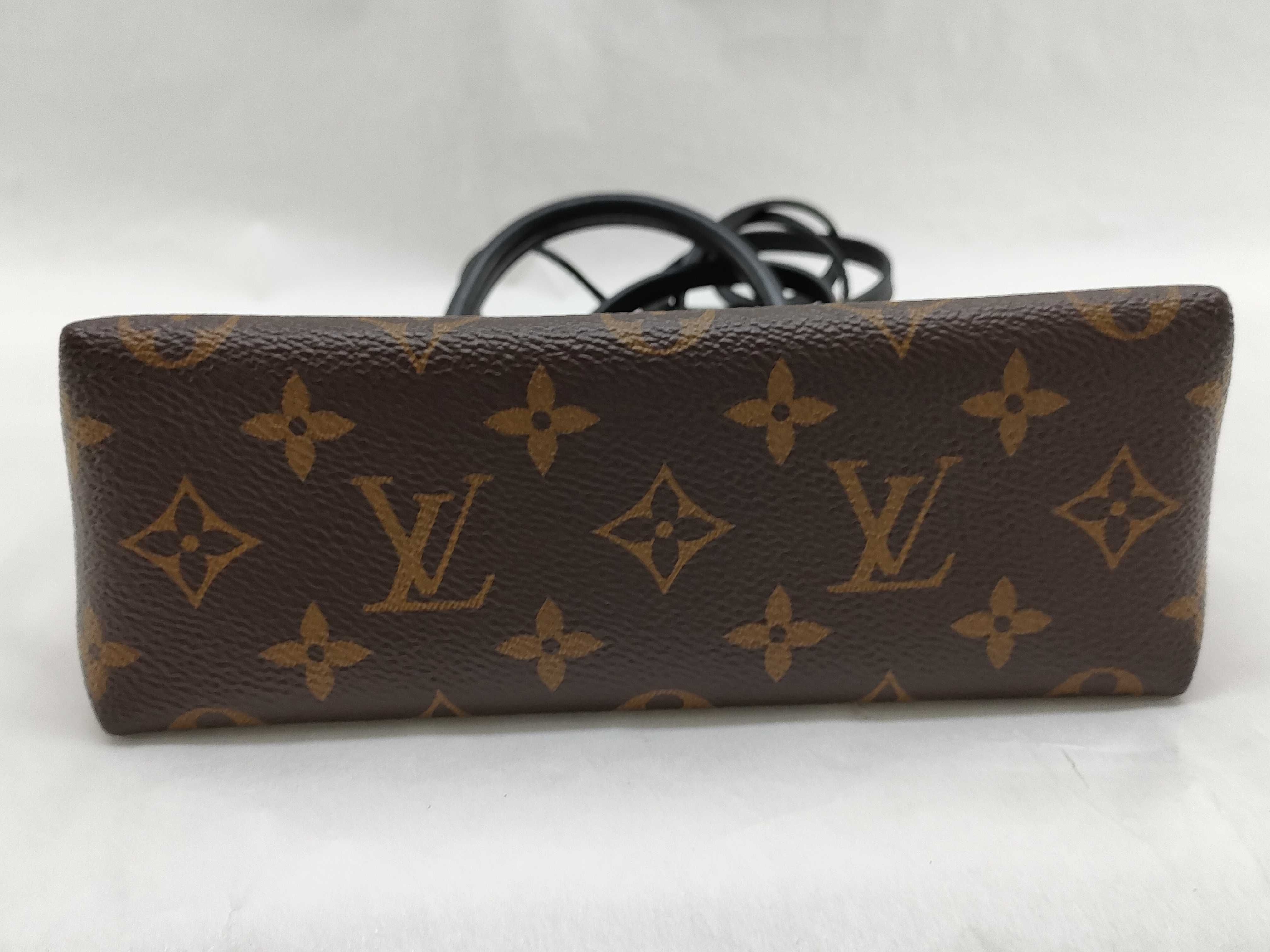 Monogram Louis Vuitton Black Lock Bag M44141 Handbag — view 7